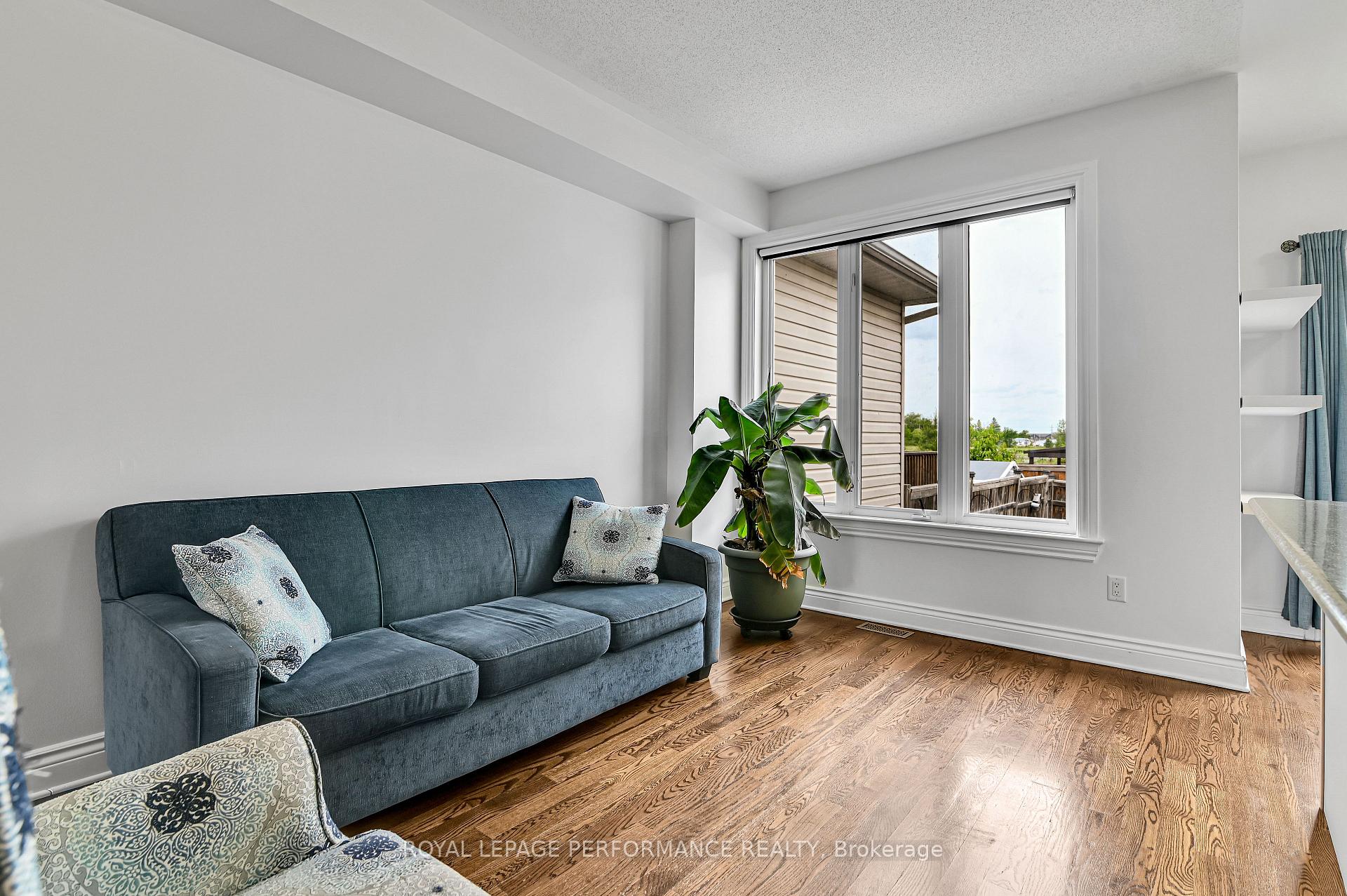 Photo 11 of 114 Desmond Trudeau Drive, Arnprior — HOMEH