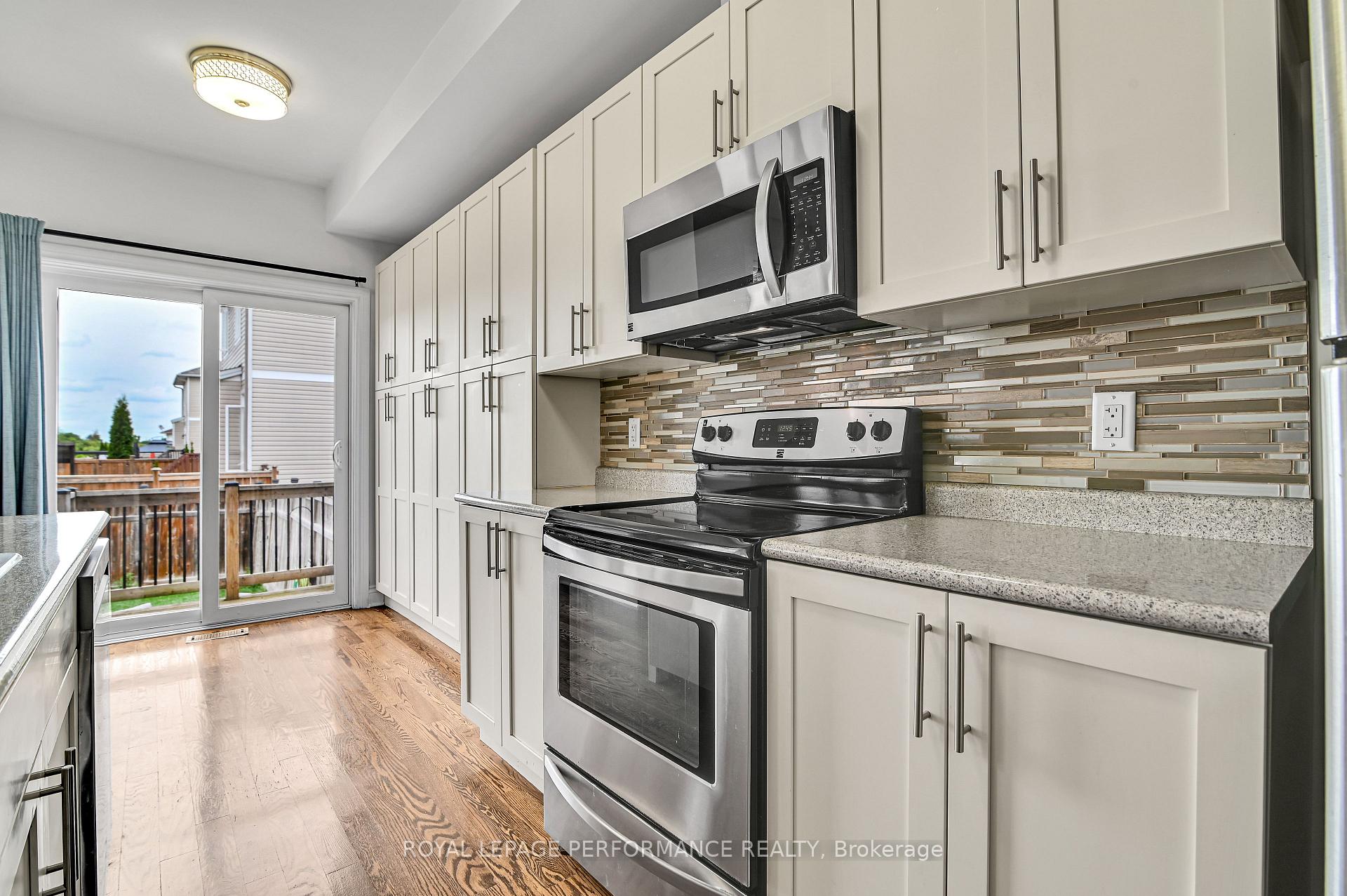 Photo 14 of 114 Desmond Trudeau Drive, Arnprior — HOMEH