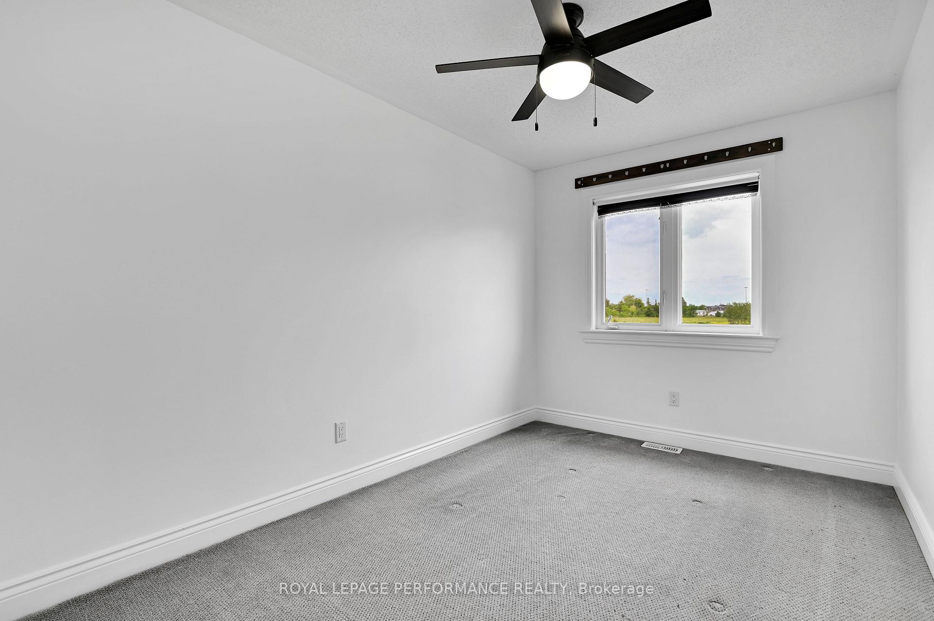 Photo 23 of 114 Desmond Trudeau Drive, Arnprior — HOMEH