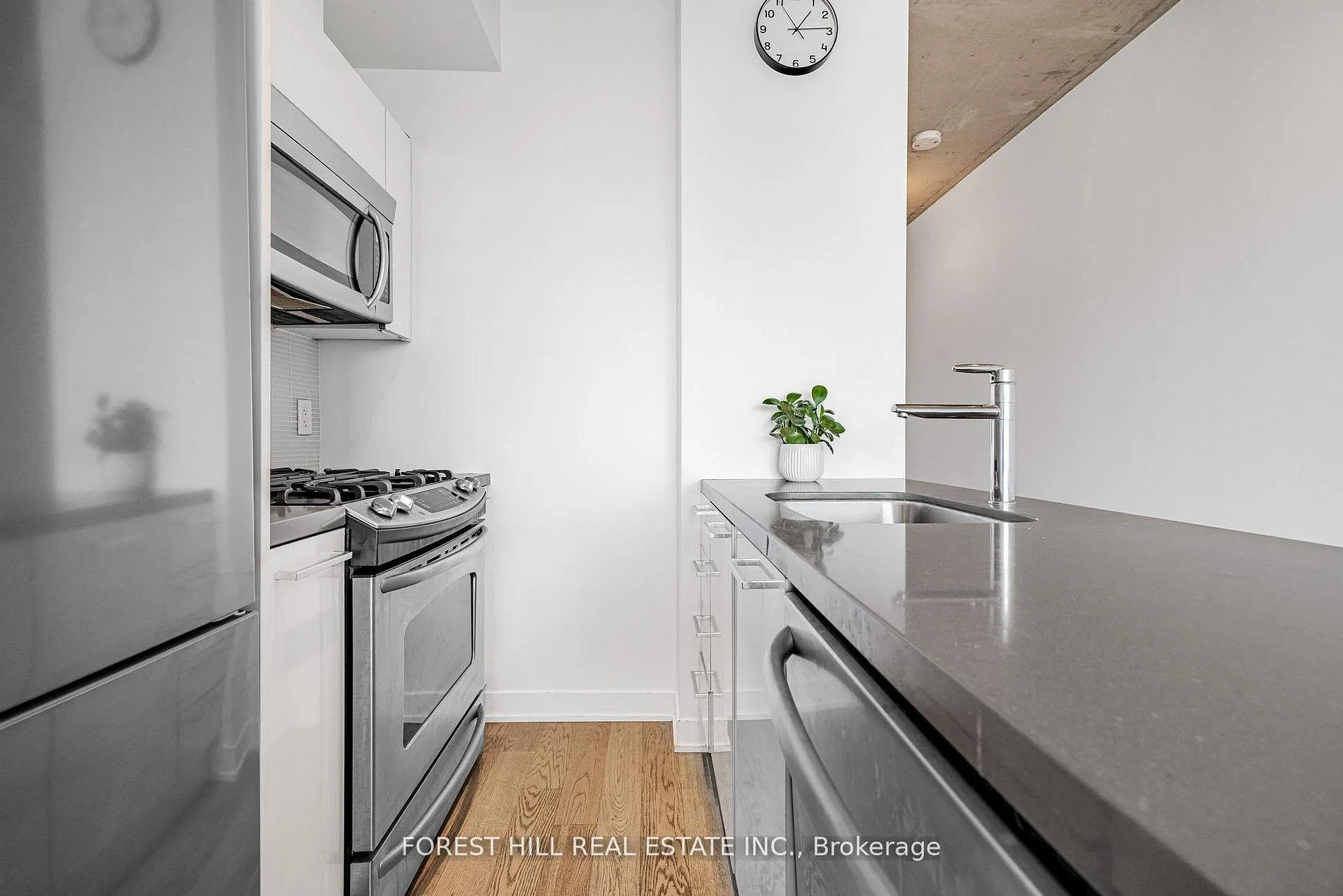 Photo 4 of Unit 607, 319 Carlaw Ave, Toronto, South Riverdale — HOMEH