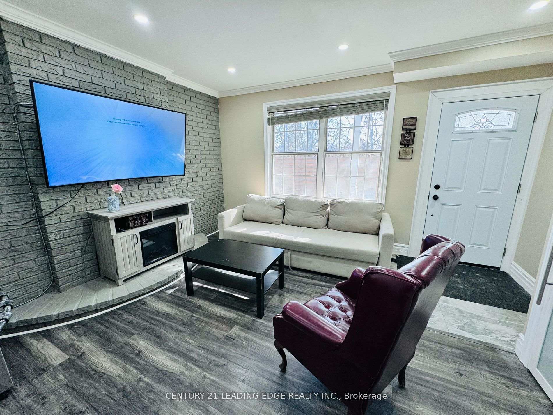 Photo 2 of Unit D, 4945 Baldwin Street, Whitby, Taunton North — HOMEH