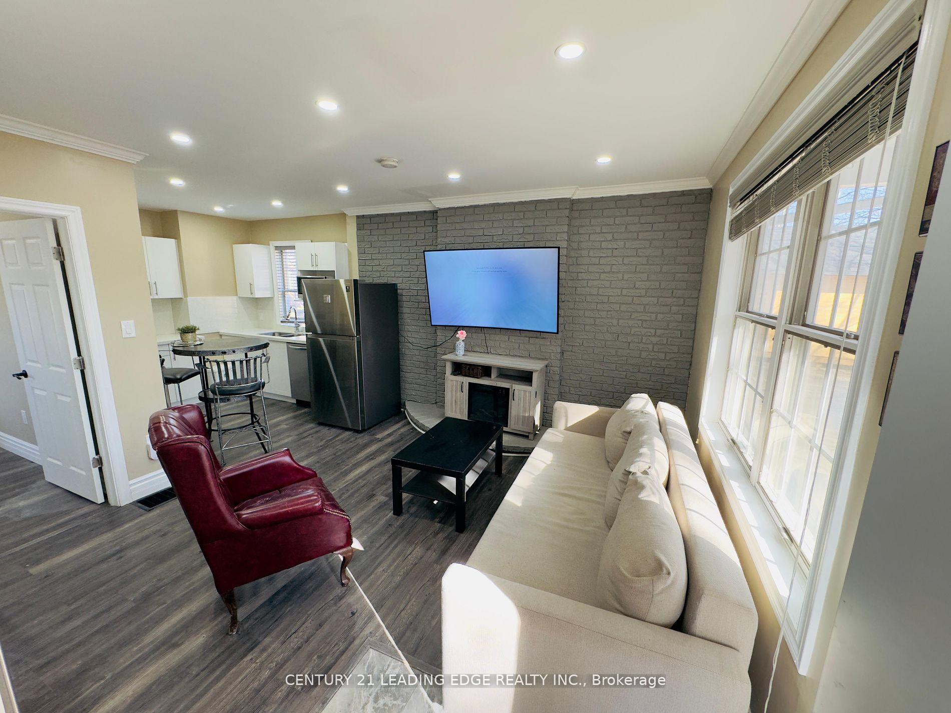 Photo 3 of Unit D, 4945 Baldwin Street, Whitby, Taunton North — HOMEH
