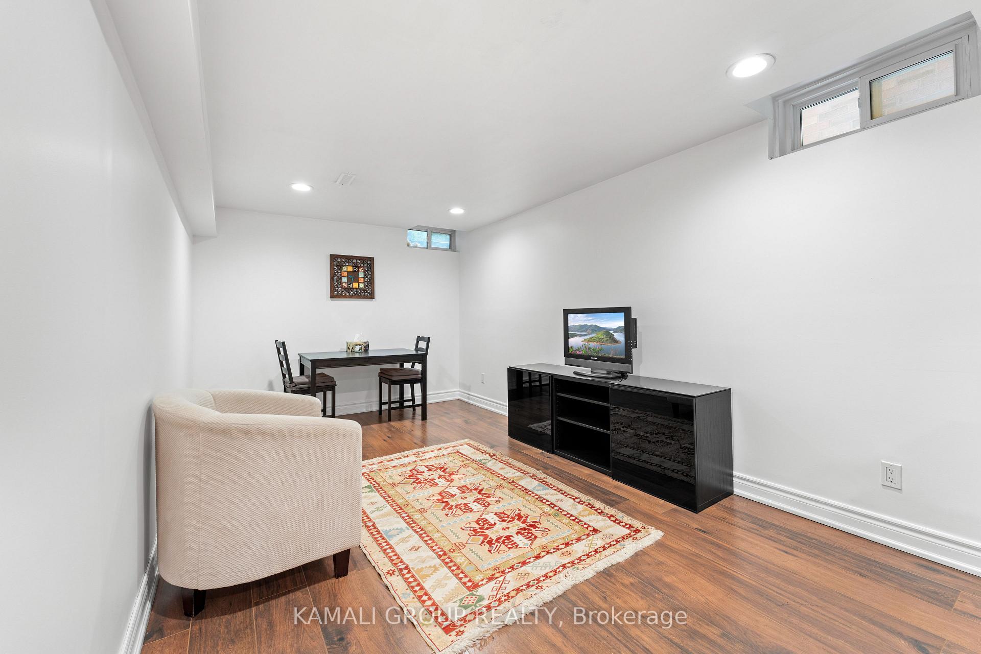 Photo 5 of Unit Bsmt, 166 Anthony Lane, Vaughan, Glen Shields — HOMEH