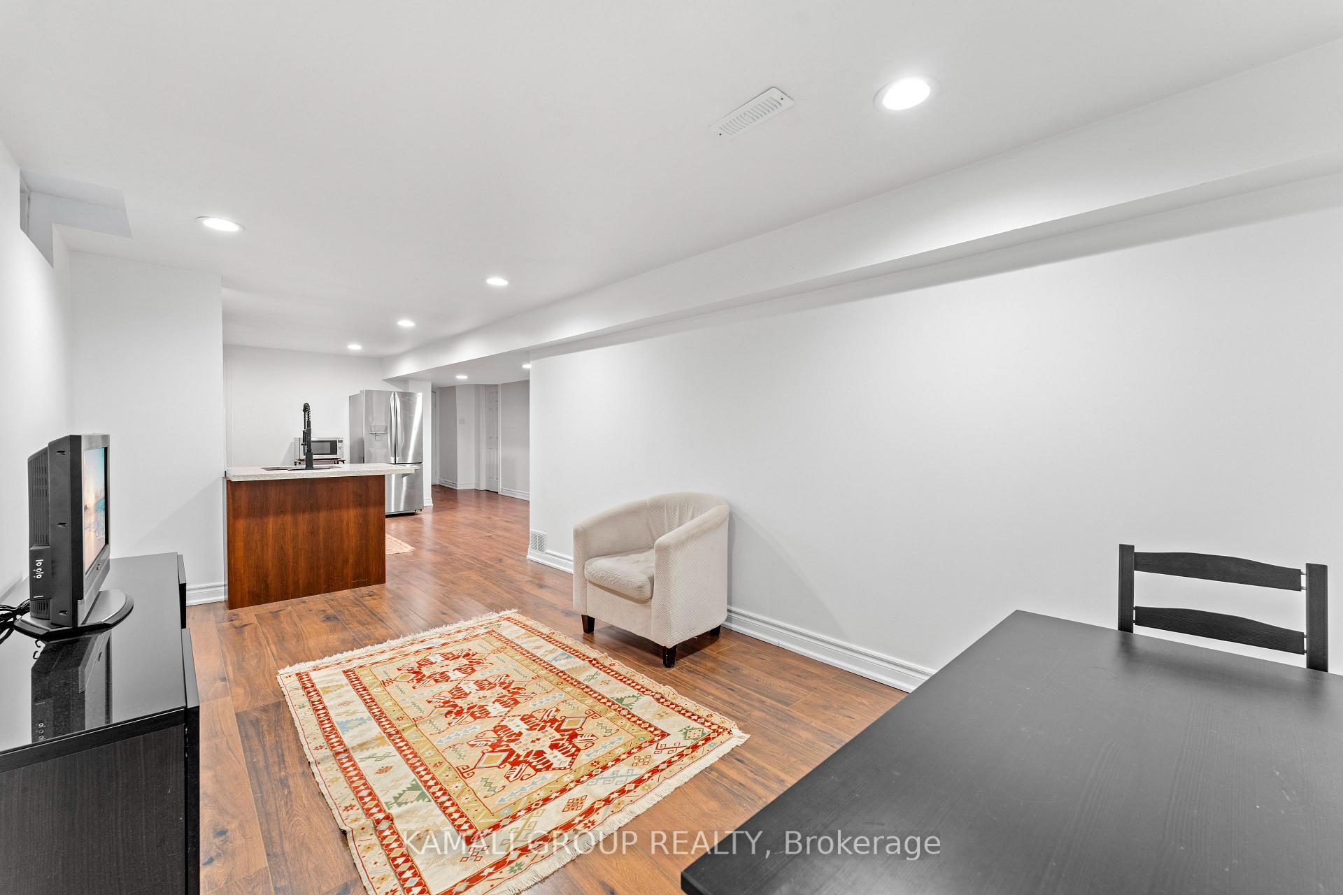 Photo 7 of Unit Bsmt, 166 Anthony Lane, Vaughan, Glen Shields — HOMEH
