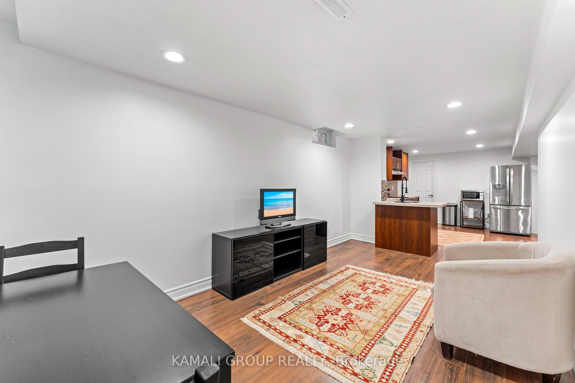 Photo 8 of Unit Bsmt, 166 Anthony Lane, Vaughan, Glen Shields — HOMEH