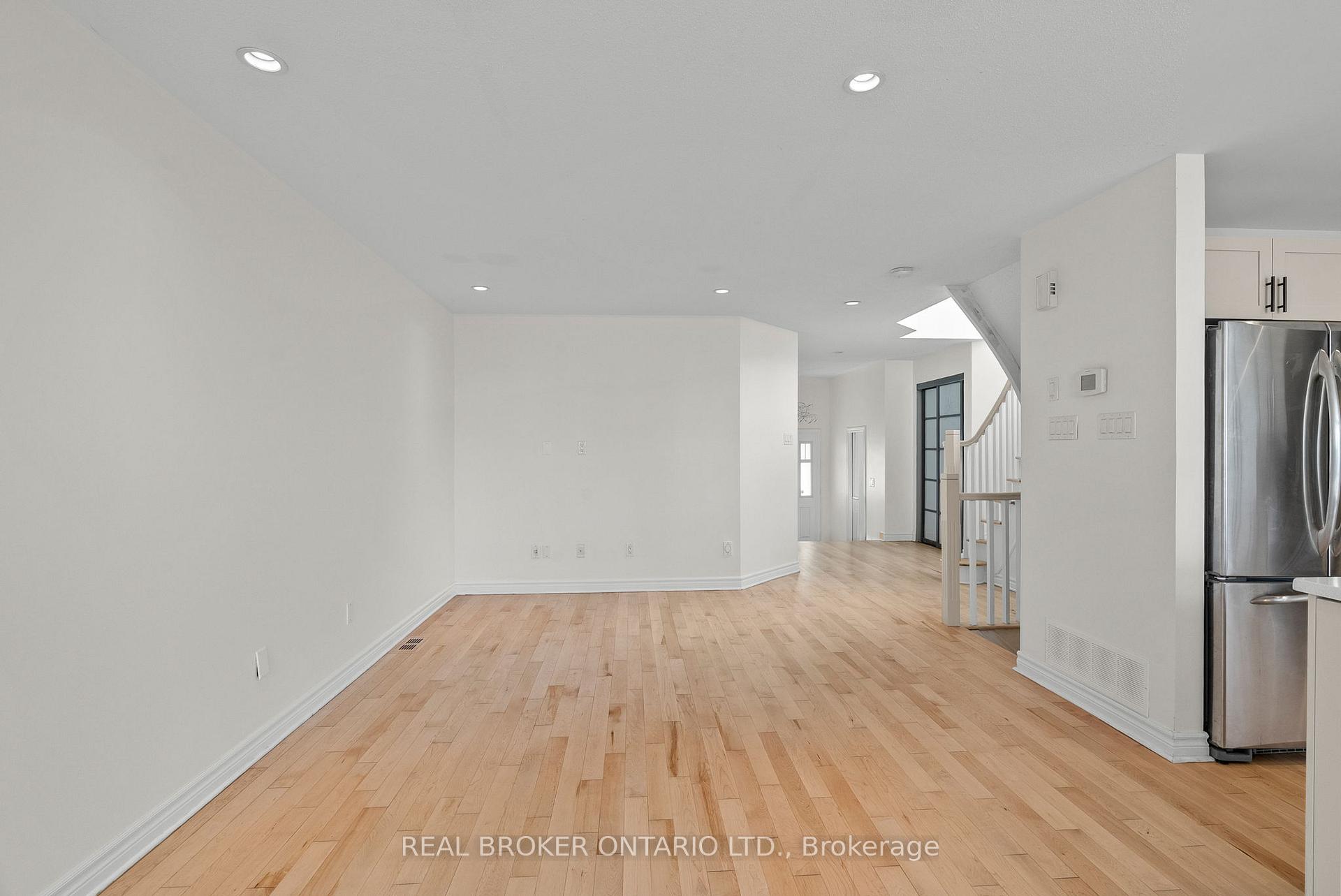 Photo 5 of 200 Garrity Crescent, Ottawa, Barrhaven - Strandherd — HOMEH