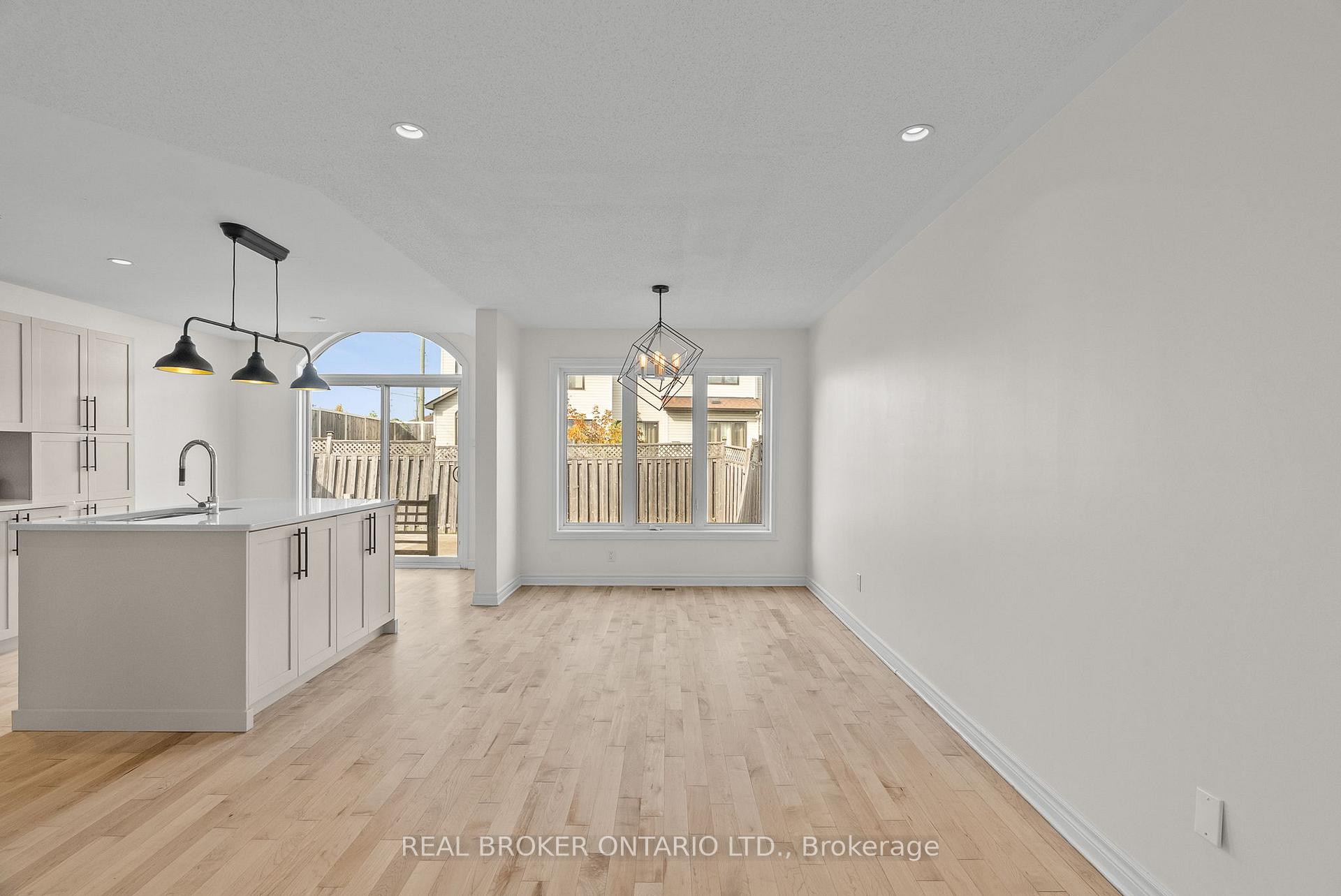 Photo 11 of 200 Garrity Crescent, Ottawa, Barrhaven - Strandherd — HOMEH