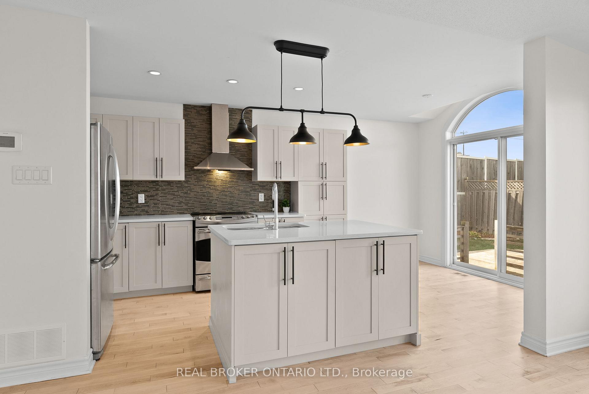 Photo 10 of 200 Garrity Crescent, Ottawa, Barrhaven - Strandherd — HOMEH