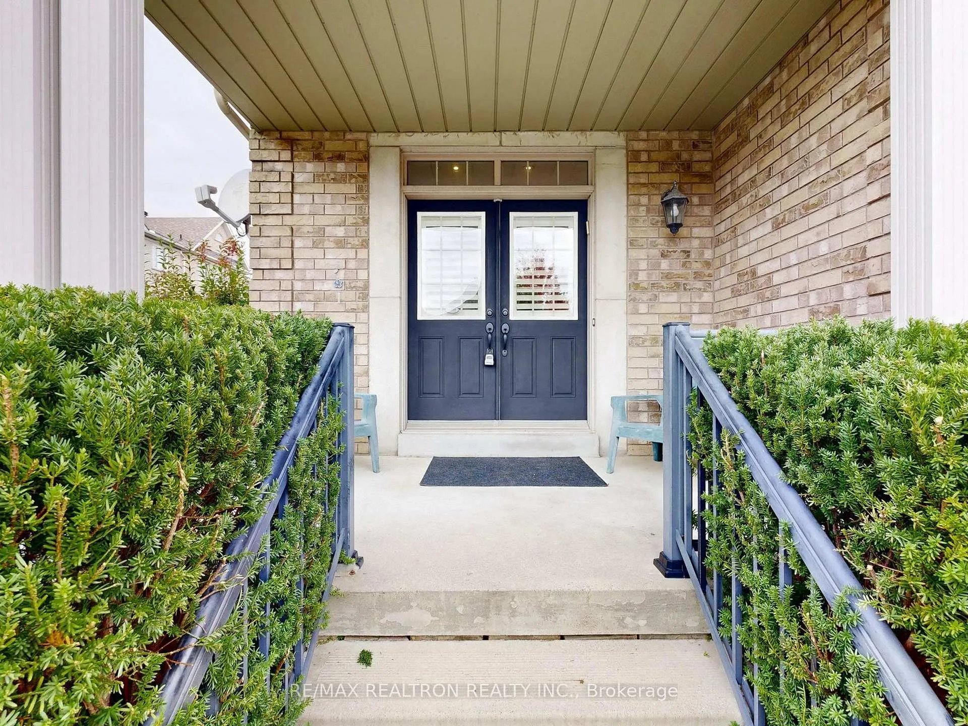 Photo 4 of 44 Rivermill Crescent, Vaughan, Patterson — HOMEH