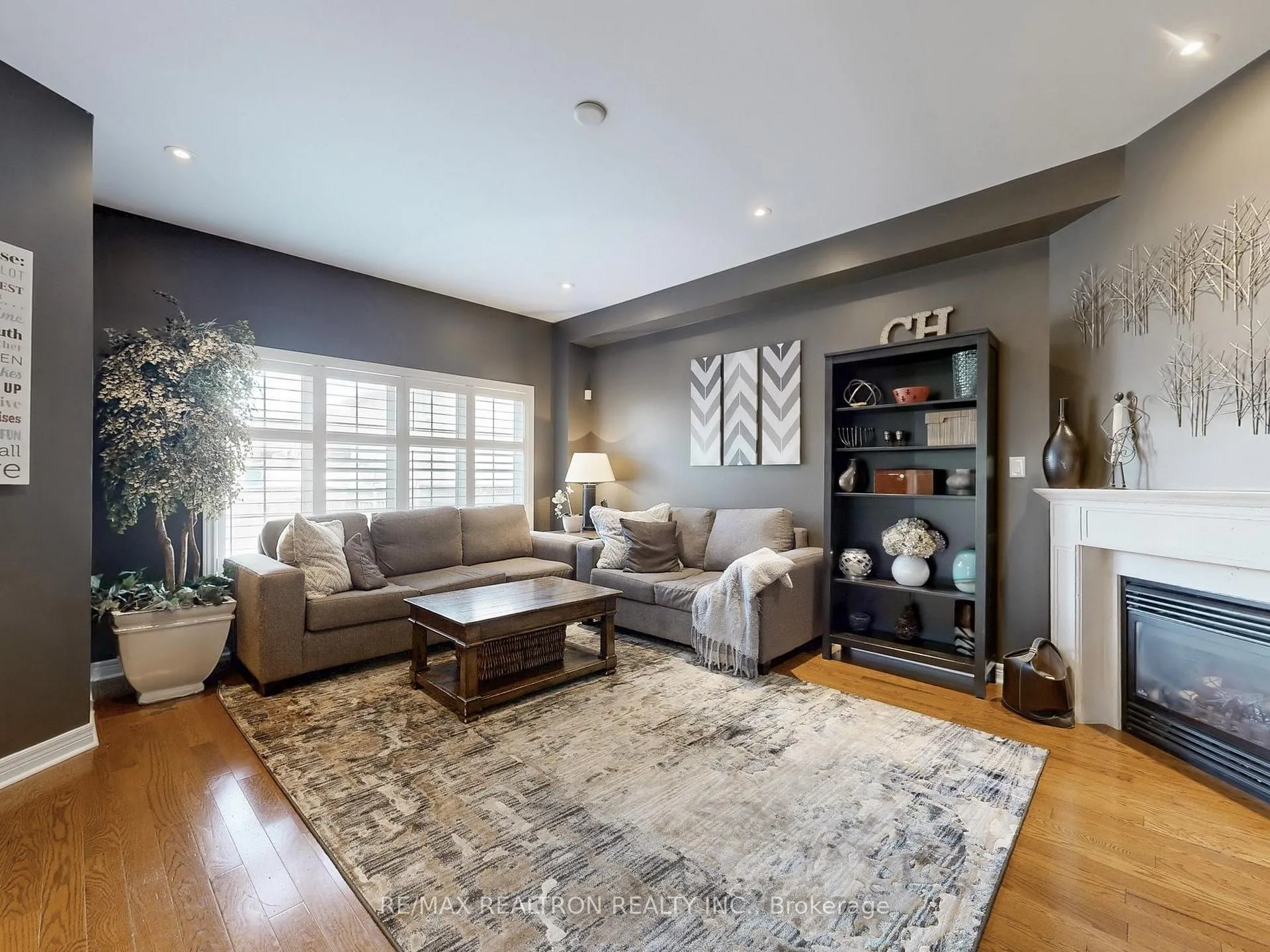 Photo 5 of 44 Rivermill Crescent, Vaughan, Patterson — HOMEH