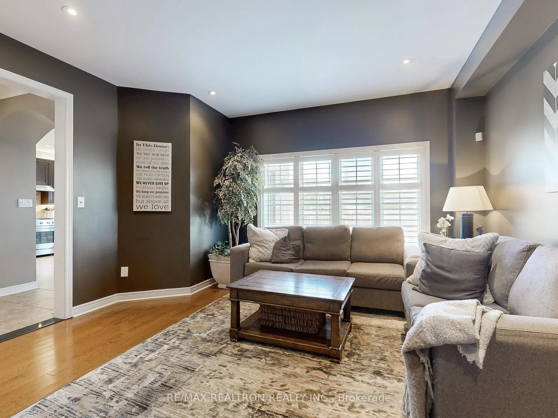 Photo 6 of 44 Rivermill Crescent, Vaughan, Patterson — HOMEH