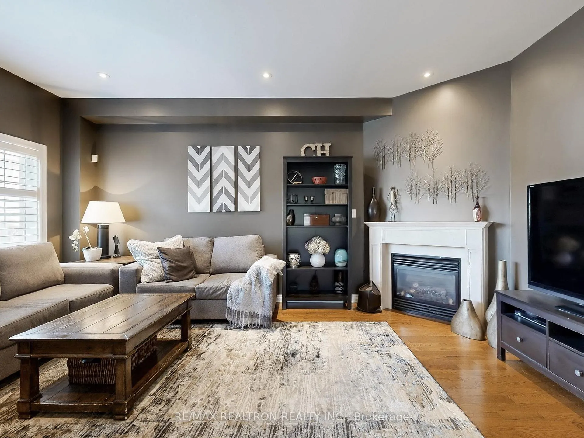 Photo 7 of 44 Rivermill Crescent, Vaughan, Patterson — HOMEH