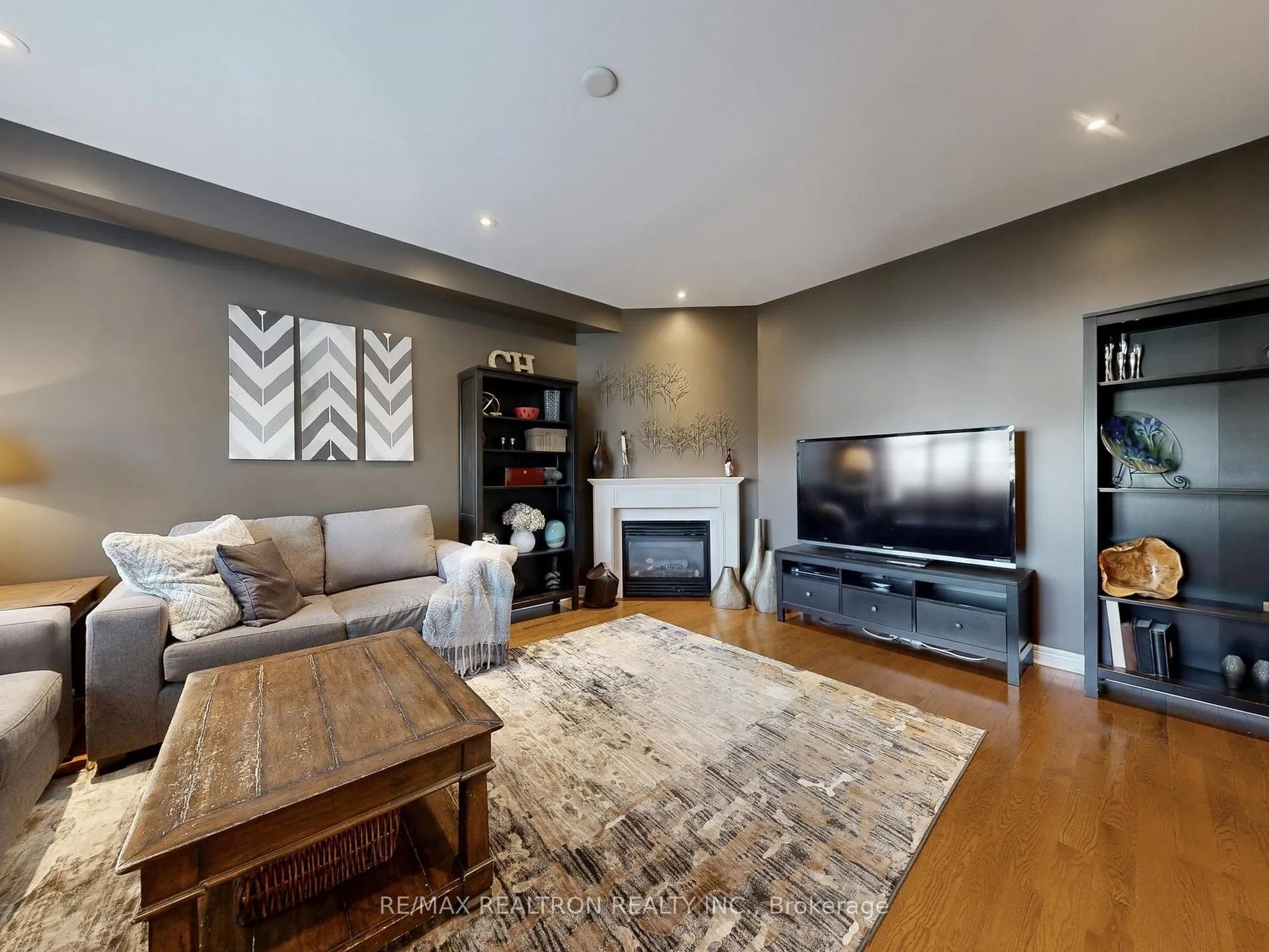 Photo 8 of 44 Rivermill Crescent, Vaughan, Patterson — HOMEH