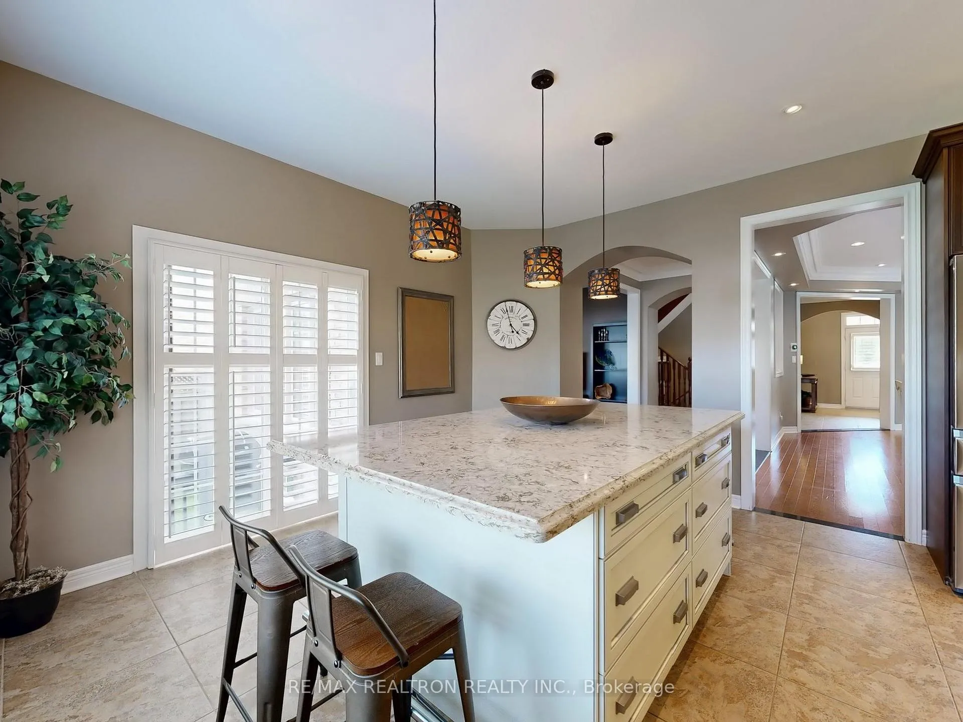 Photo 16 of 44 Rivermill Crescent, Vaughan, Patterson — HOMEH
