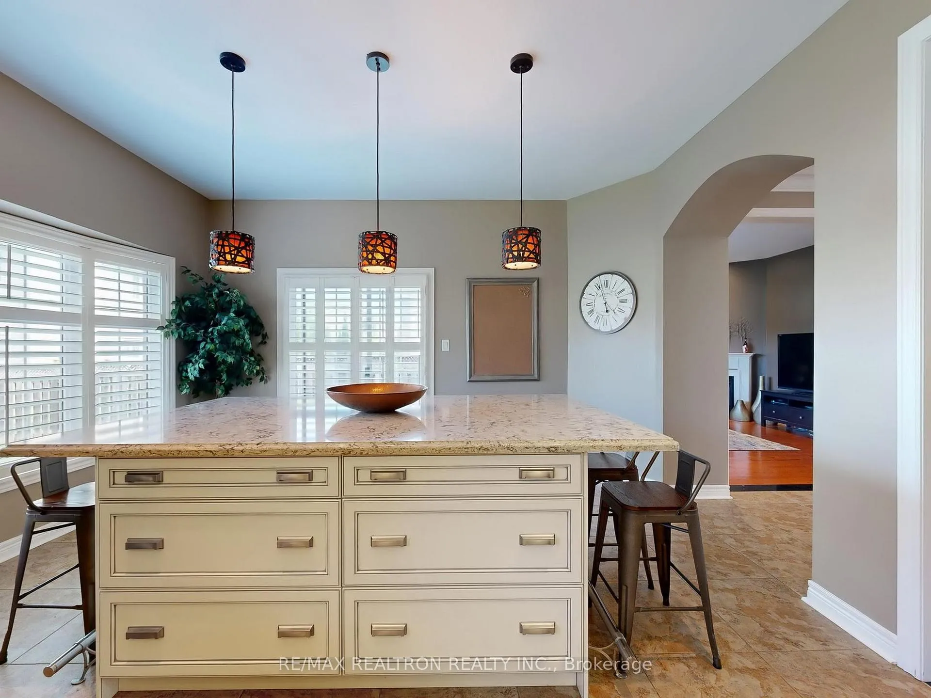 Photo 17 of 44 Rivermill Crescent, Vaughan, Patterson — HOMEH
