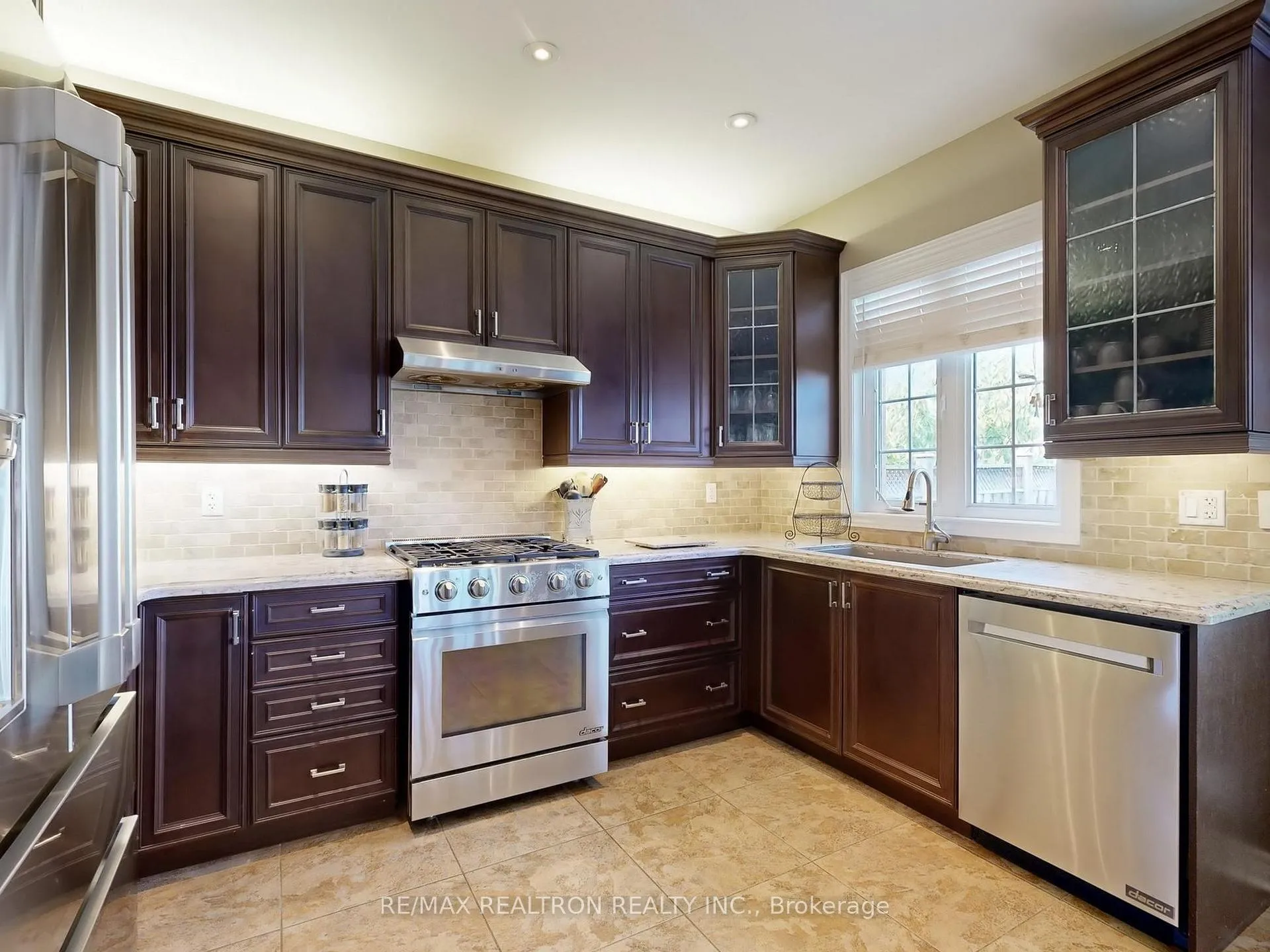 Photo 18 of 44 Rivermill Crescent, Vaughan, Patterson — HOMEH
