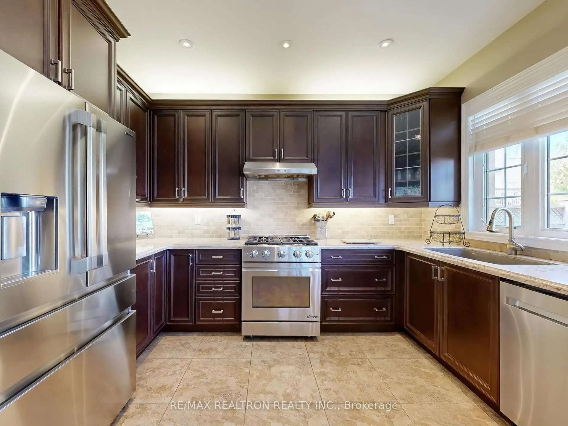 Photo 19 of 44 Rivermill Crescent, Vaughan, Patterson — HOMEH