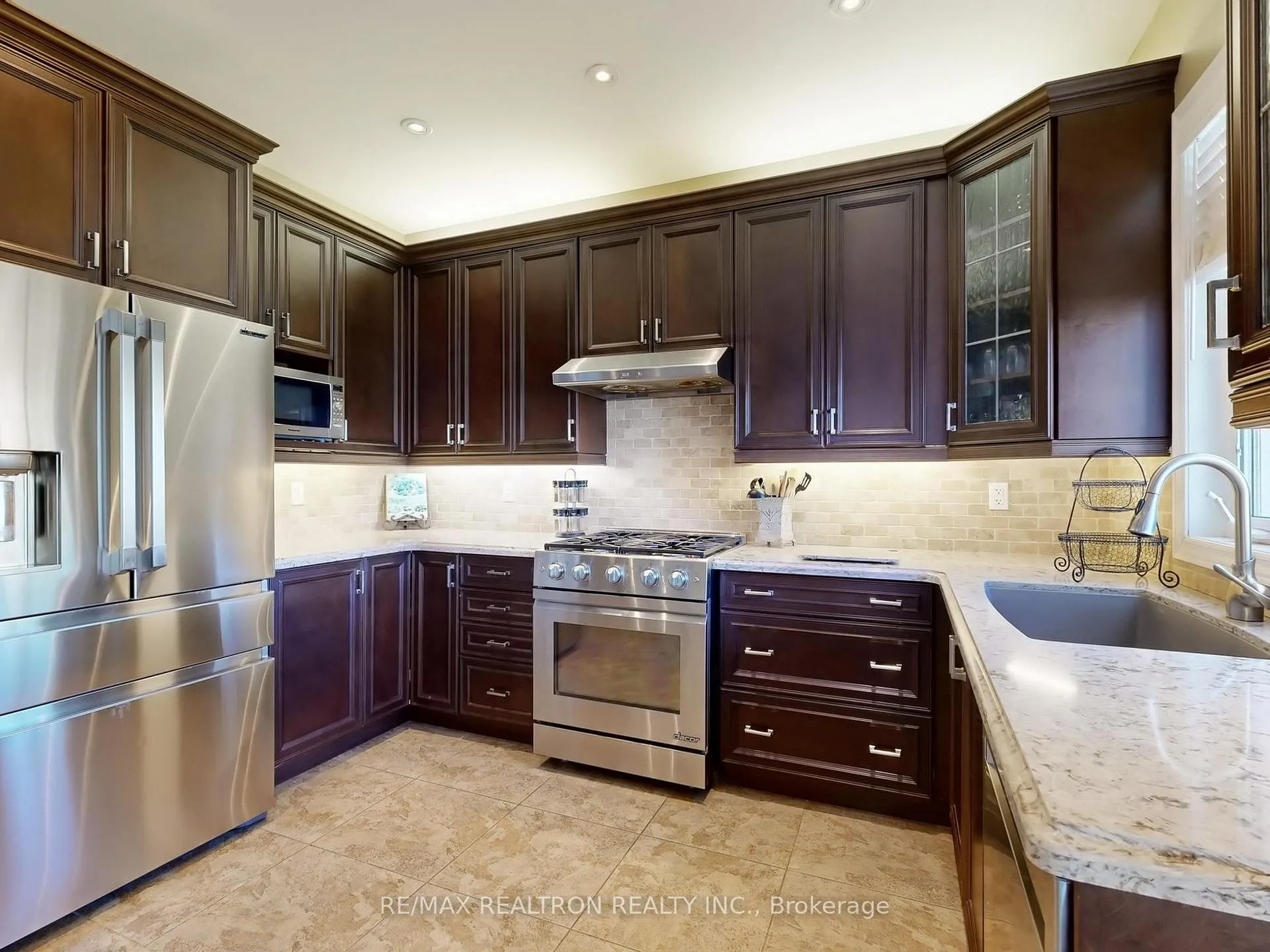Photo 20 of 44 Rivermill Crescent, Vaughan, Patterson — HOMEH