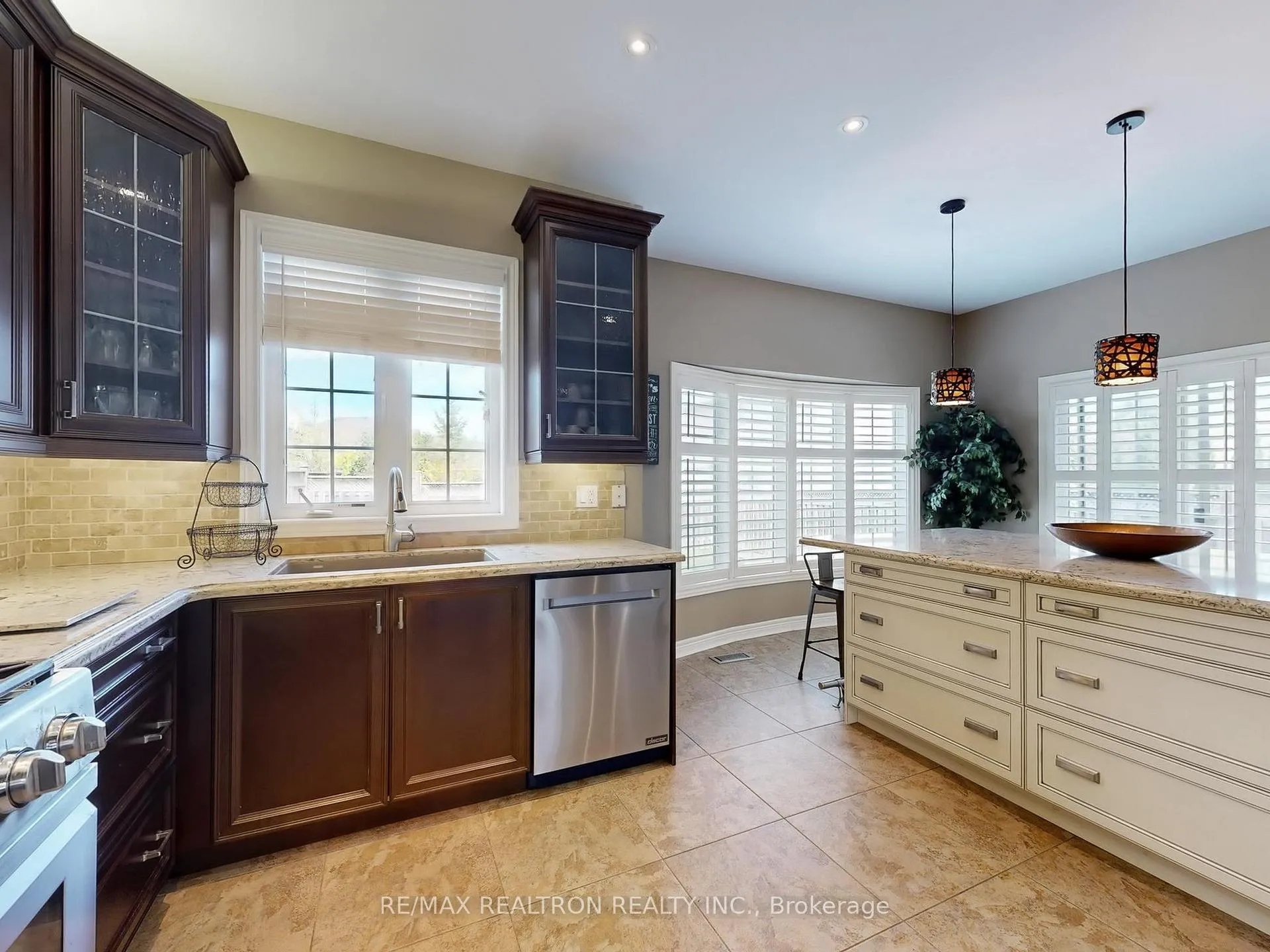 Photo 22 of 44 Rivermill Crescent, Vaughan, Patterson — HOMEH