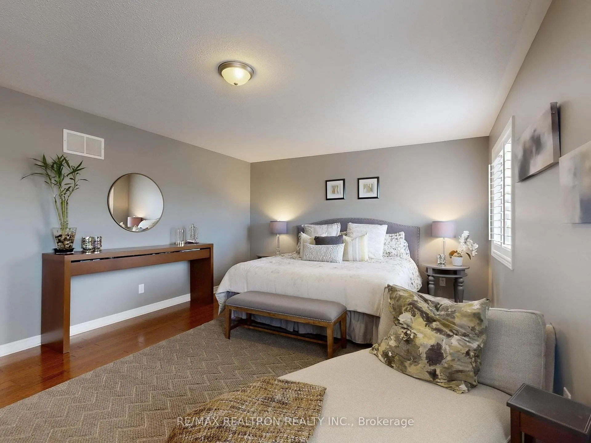 Photo 28 of 44 Rivermill Crescent, Vaughan, Patterson — HOMEH