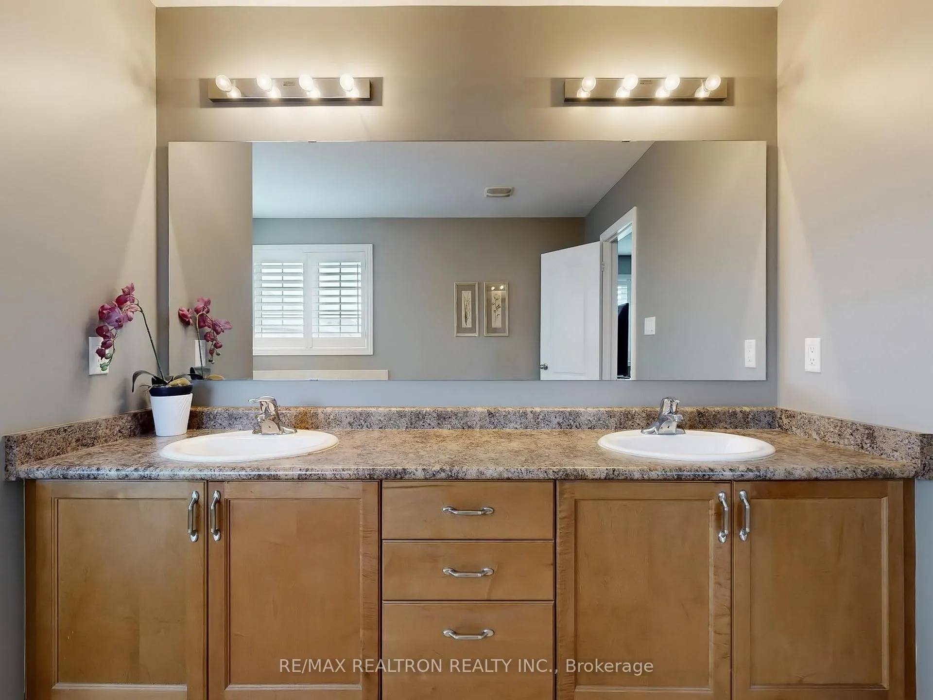 Photo 31 of 44 Rivermill Crescent, Vaughan, Patterson — HOMEH