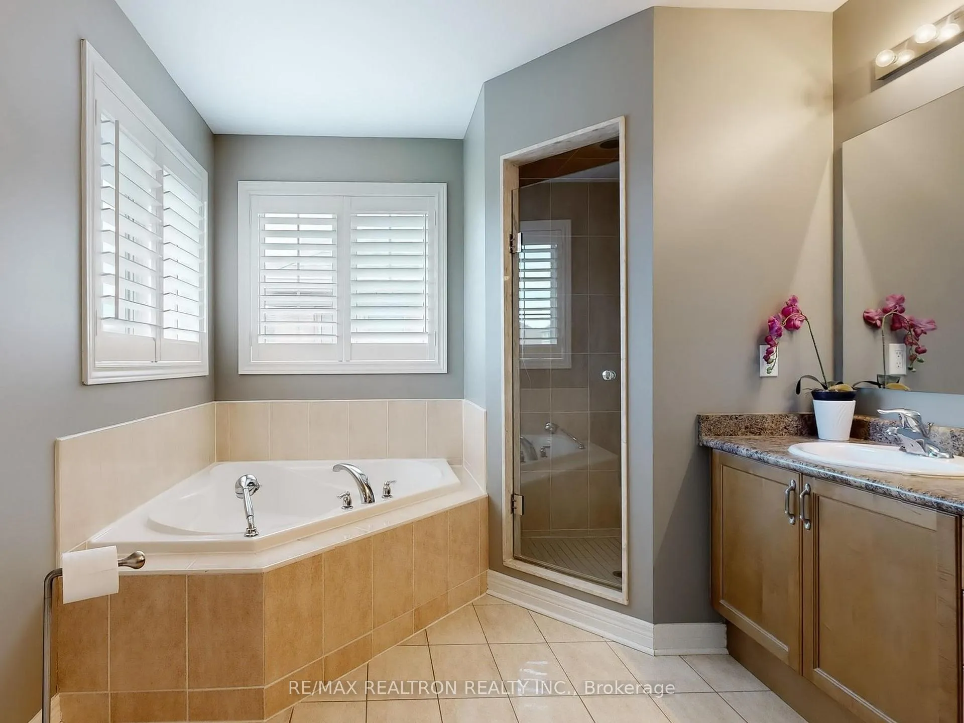 Photo 32 of 44 Rivermill Crescent, Vaughan, Patterson — HOMEH
