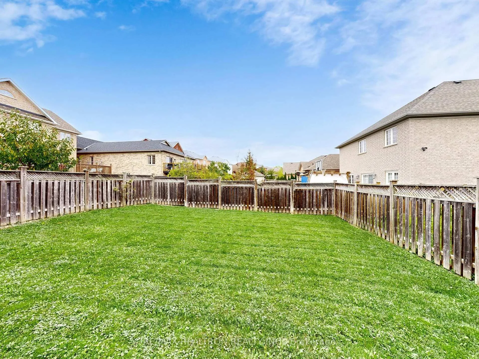 Photo 49 of 44 Rivermill Crescent, Vaughan, Patterson — HOMEH