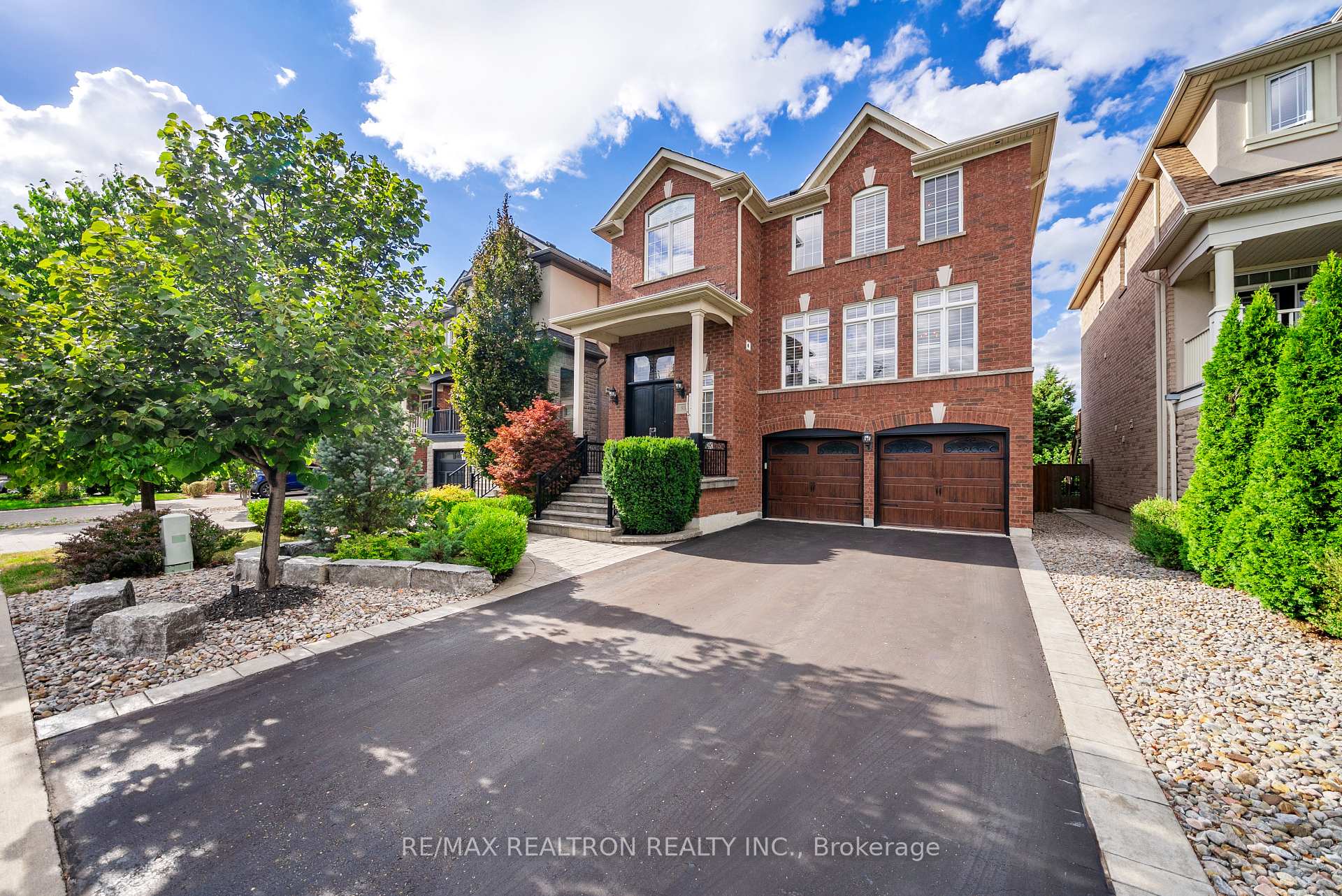 Photo 8 of 93 Timna Crescent, Vaughan, Patterson — HOMEH