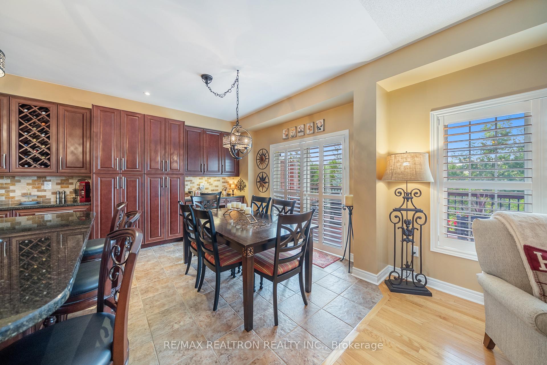 Photo 13 of 93 Timna Crescent, Vaughan, Patterson — HOMEH