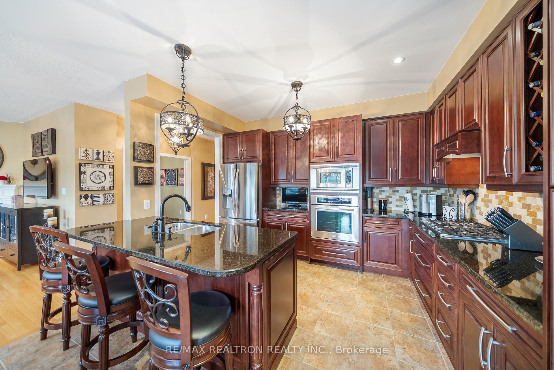 Photo 14 of 93 Timna Crescent, Vaughan, Patterson — HOMEH