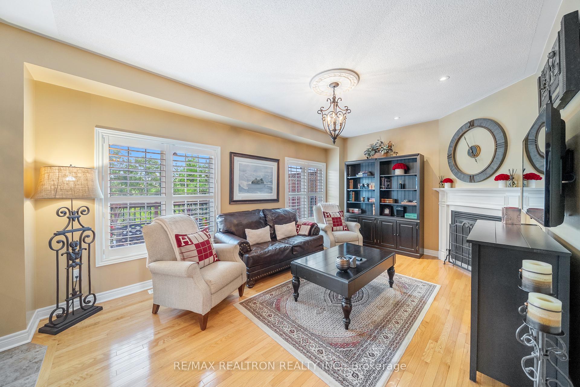 Photo 16 of 93 Timna Crescent, Vaughan, Patterson — HOMEH