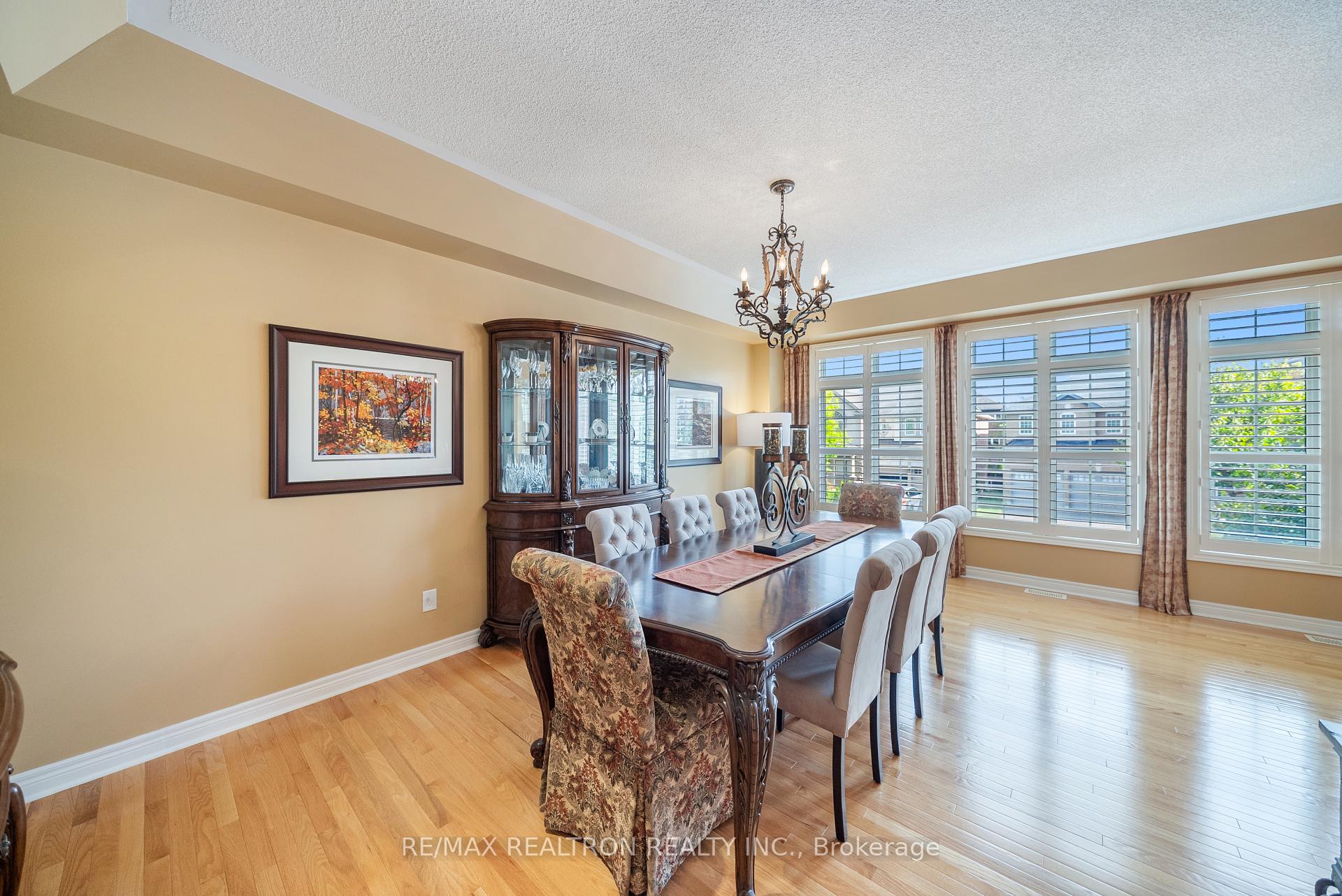 Photo 17 of 93 Timna Crescent, Vaughan, Patterson — HOMEH