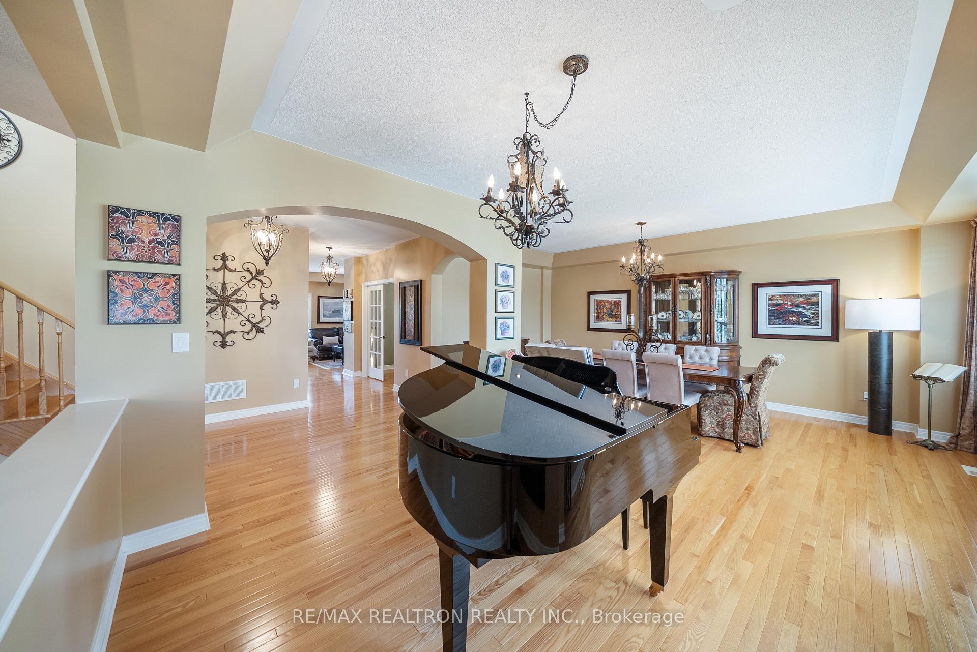 Photo 18 of 93 Timna Crescent, Vaughan, Patterson — HOMEH