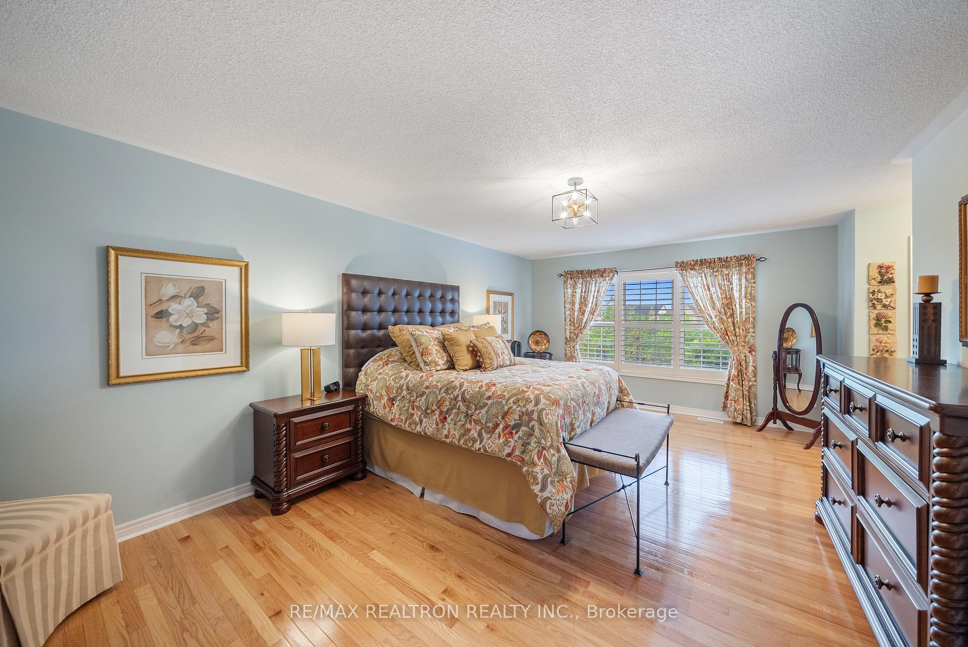 Photo 21 of 93 Timna Crescent, Vaughan, Patterson — HOMEH