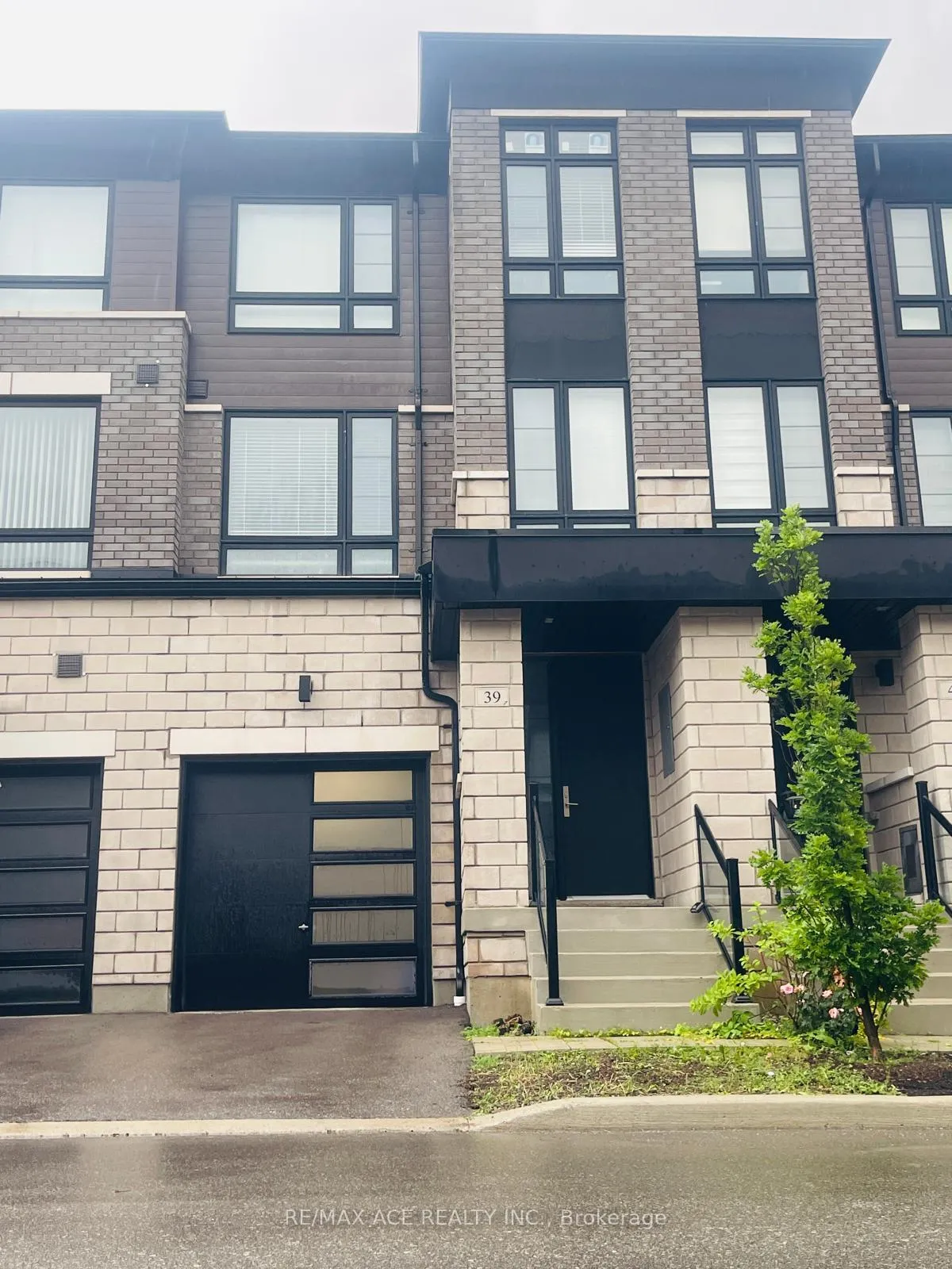 Front of 39 Lake Trail Way