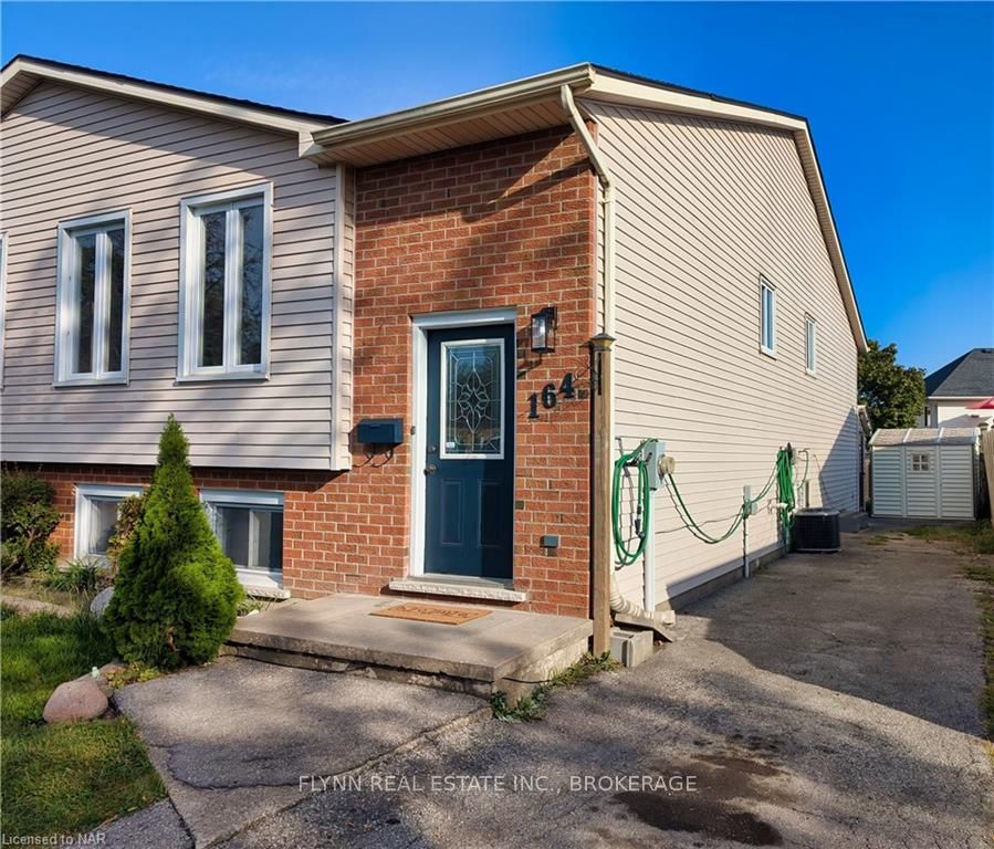Front of Unit Upper, 164 Windsor Street