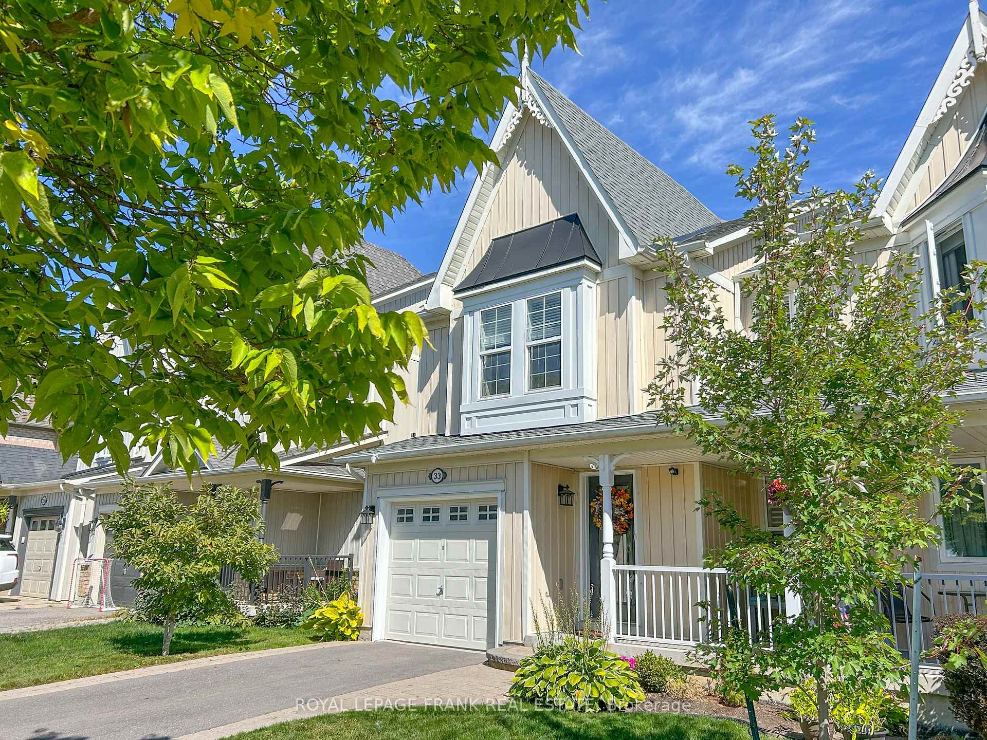 Photo 2 of 33 Bexley Crescent E, Whitby, Brooklin — HOMEH
