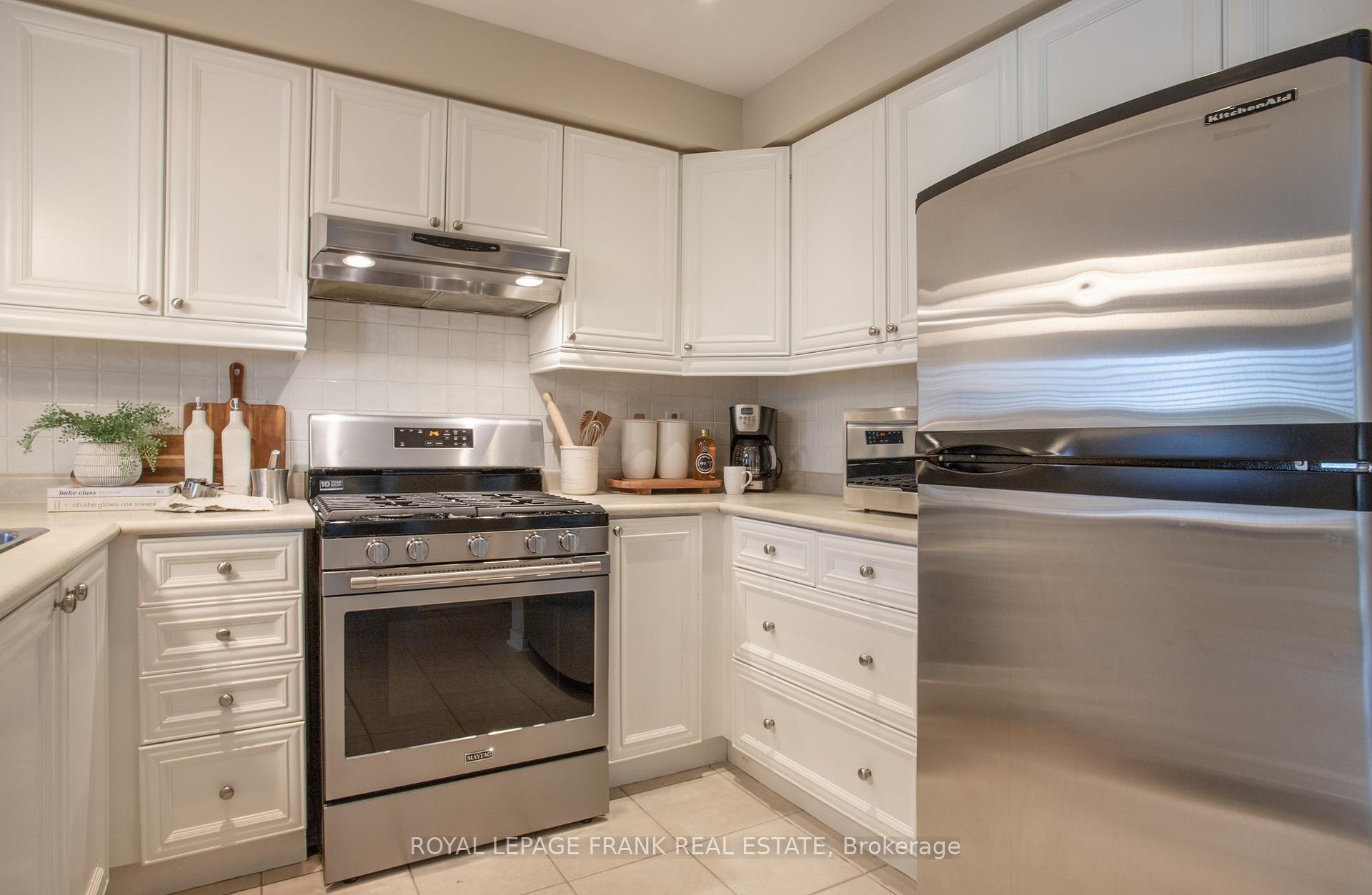 Photo 8 of 33 Bexley Crescent E, Whitby, Brooklin — HOMEH