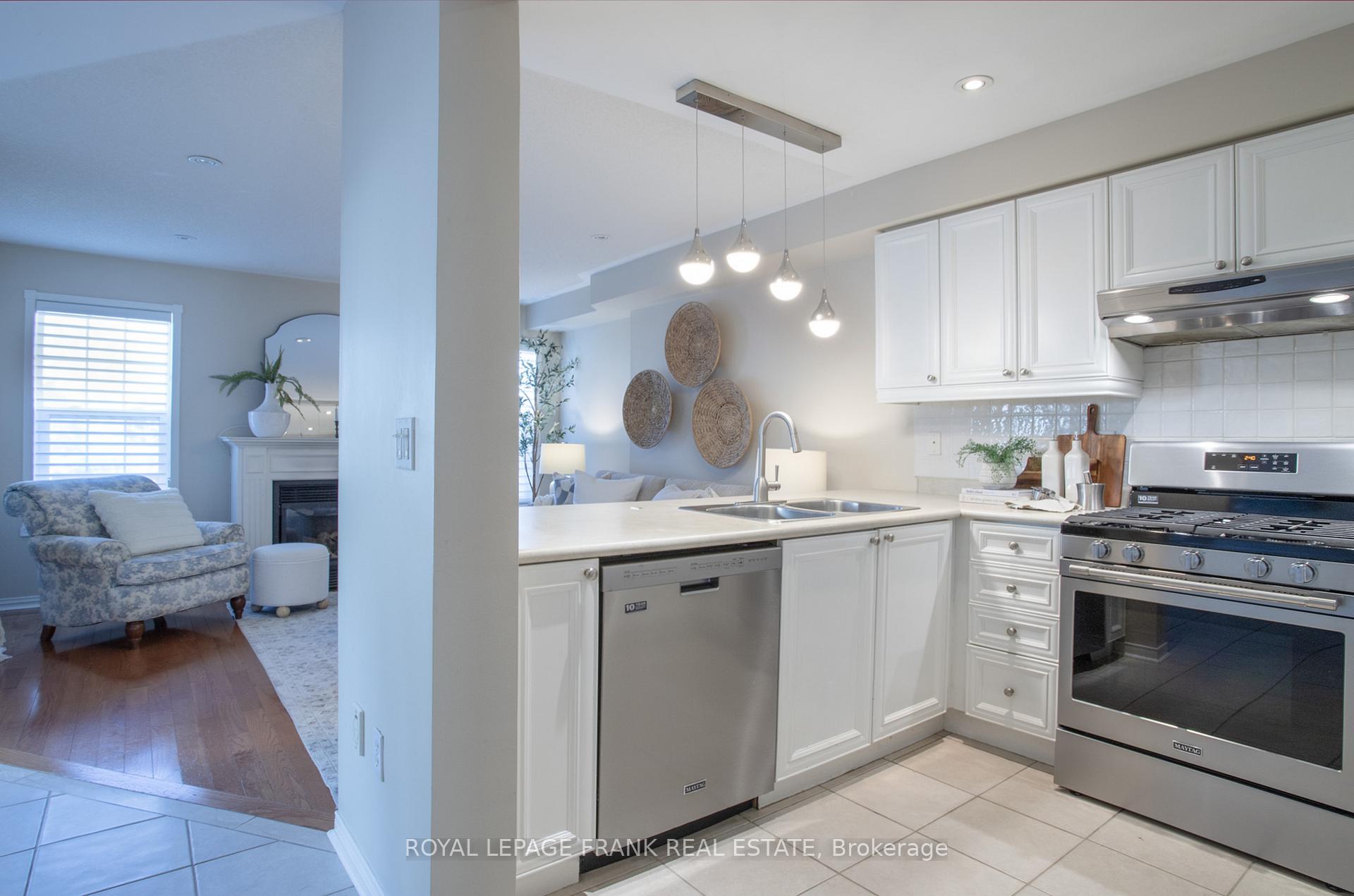 Photo 9 of 33 Bexley Crescent E, Whitby, Brooklin — HOMEH