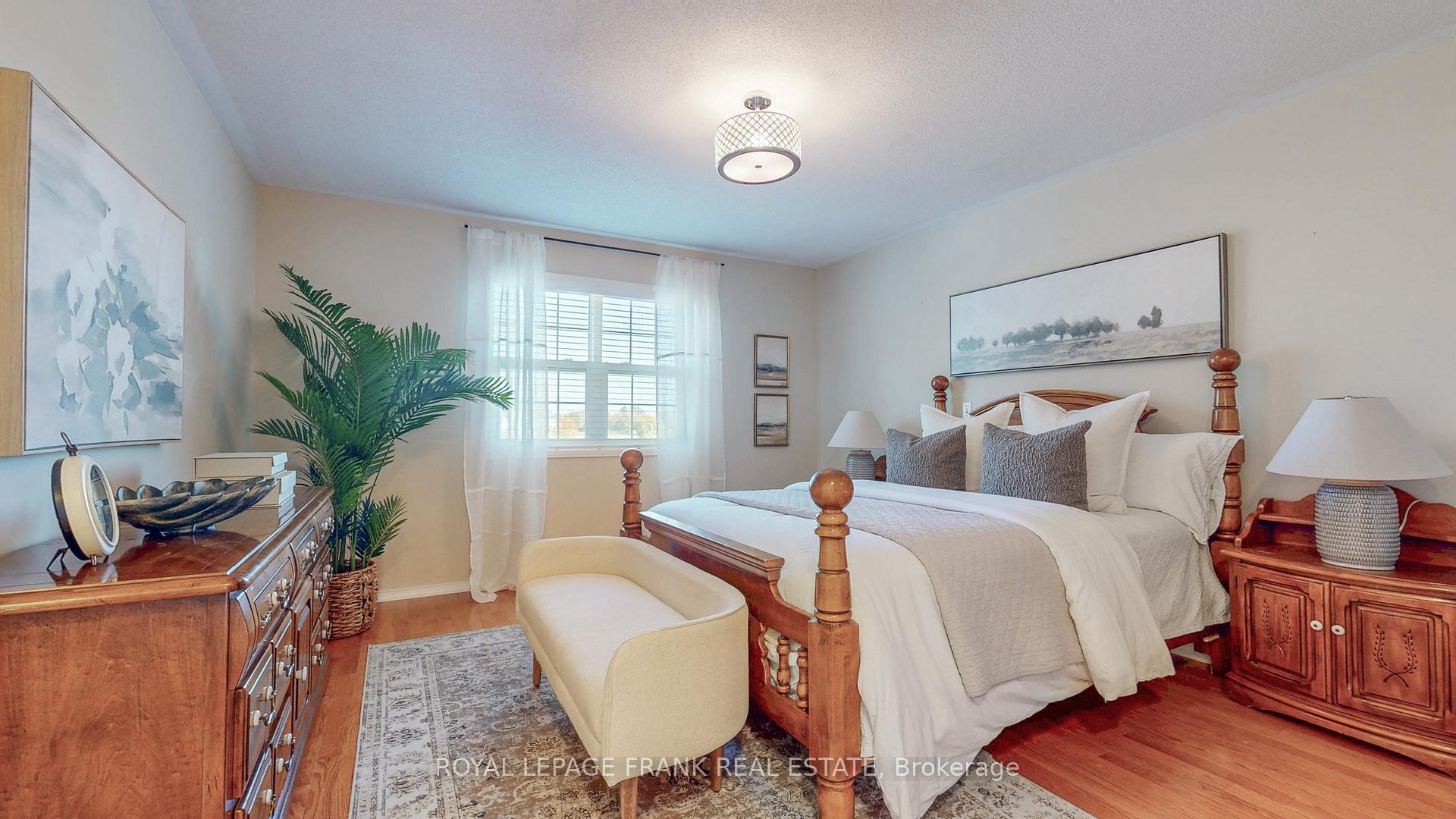 Photo 19 of 33 Bexley Crescent E, Whitby, Brooklin — HOMEH