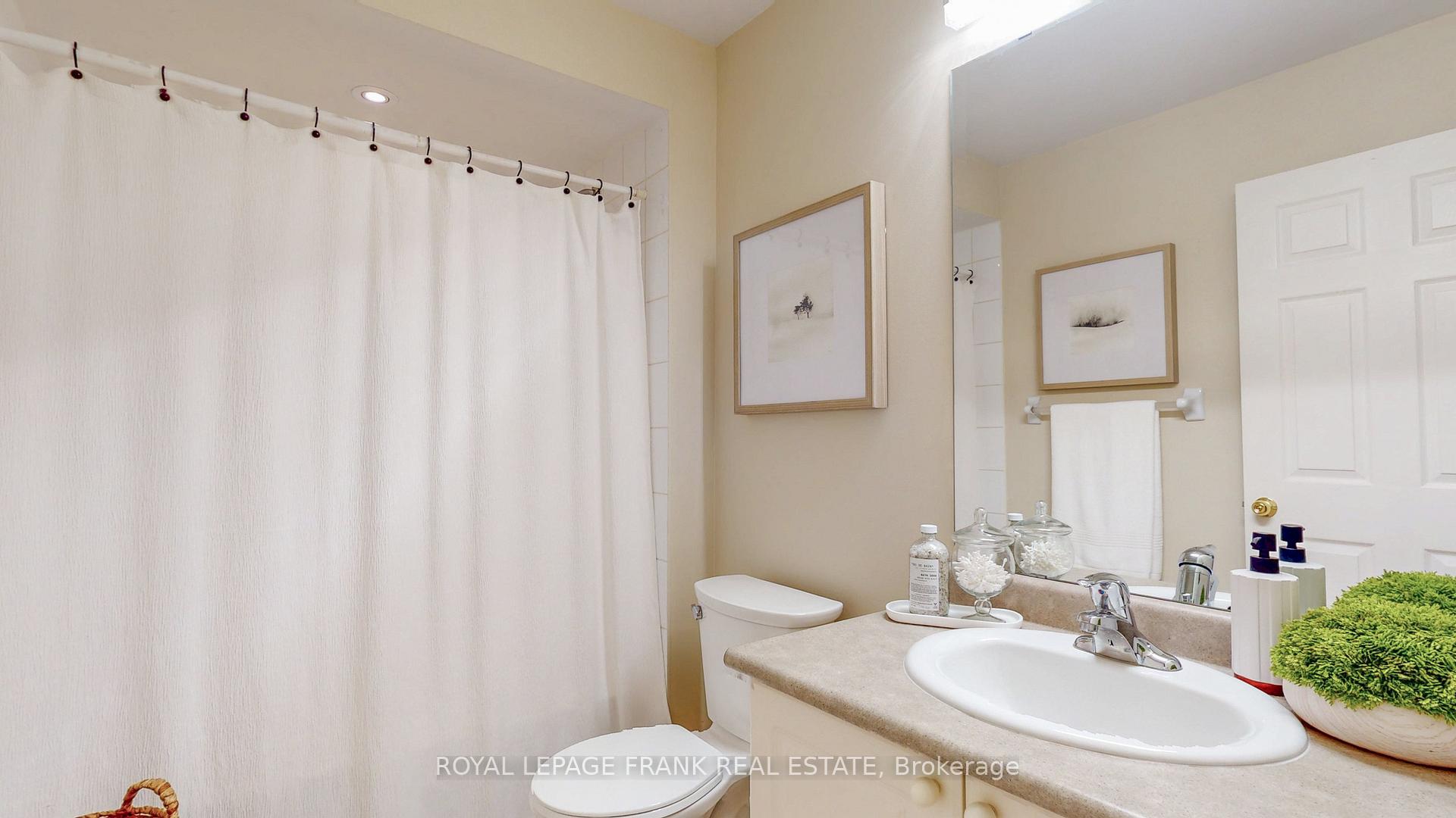 Photo 24 of 33 Bexley Crescent E, Whitby, Brooklin — HOMEH