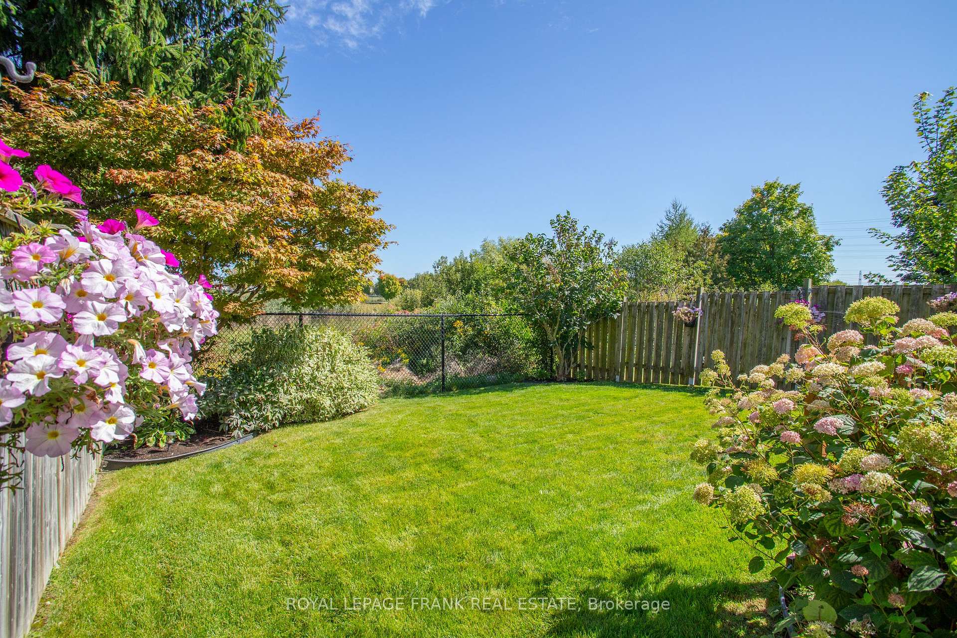 Photo 27 of 33 Bexley Crescent E, Whitby, Brooklin — HOMEH