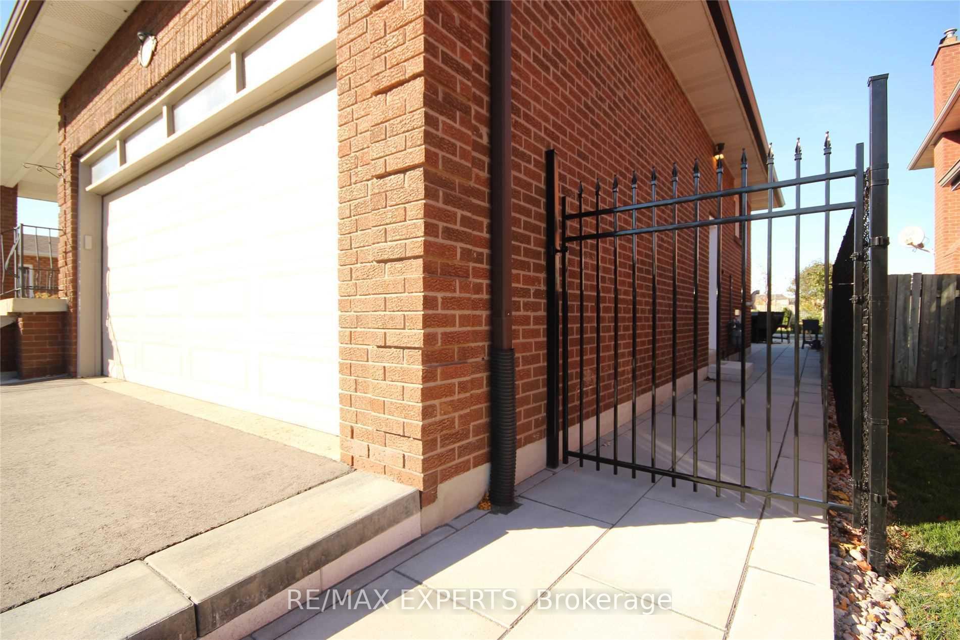 Photo 1 of 178 Helen Street, Vaughan, East Woodbridge — HOMEH