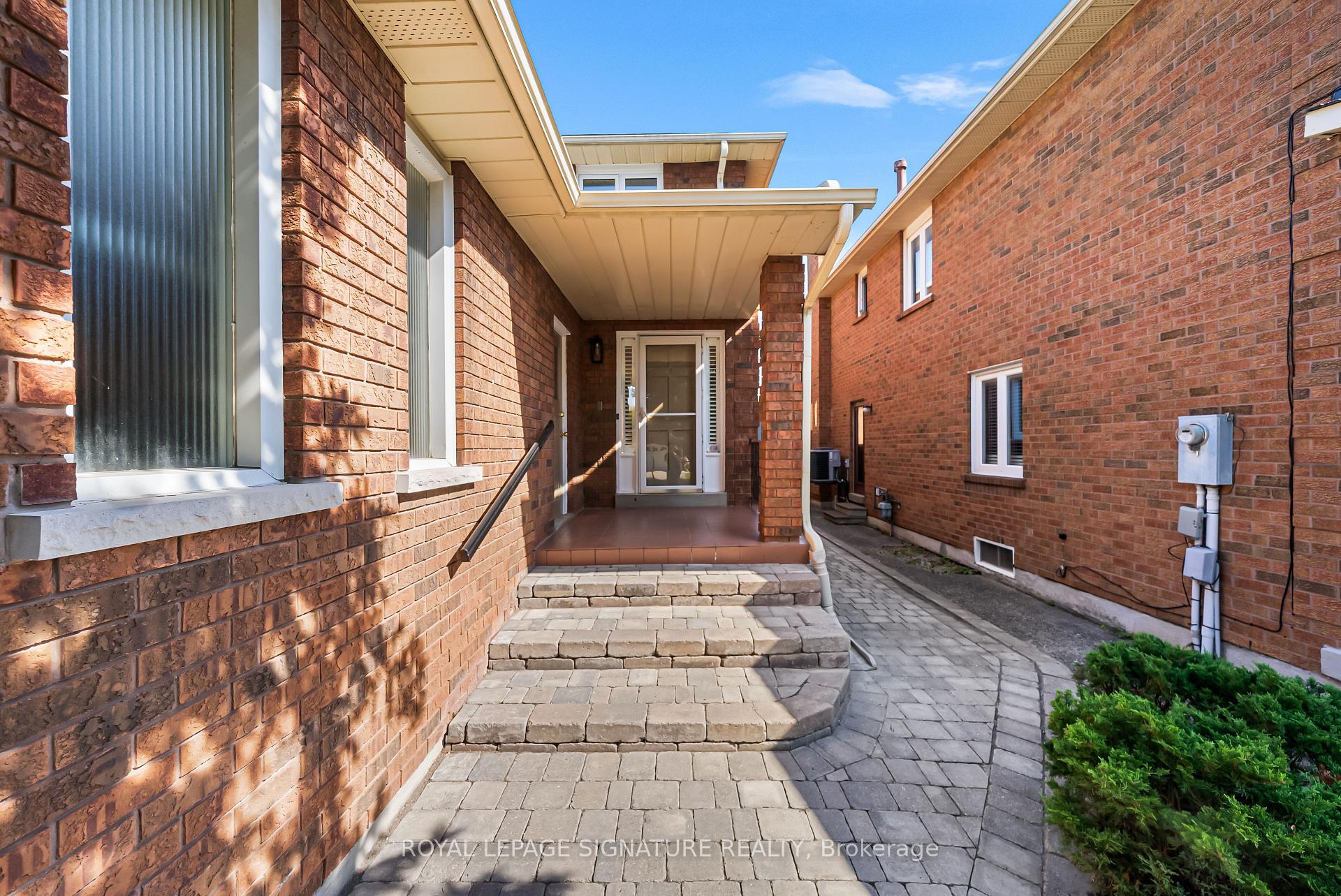 Photo 4 of 21 Sonny Street, Vaughan, Maple — HOMEH