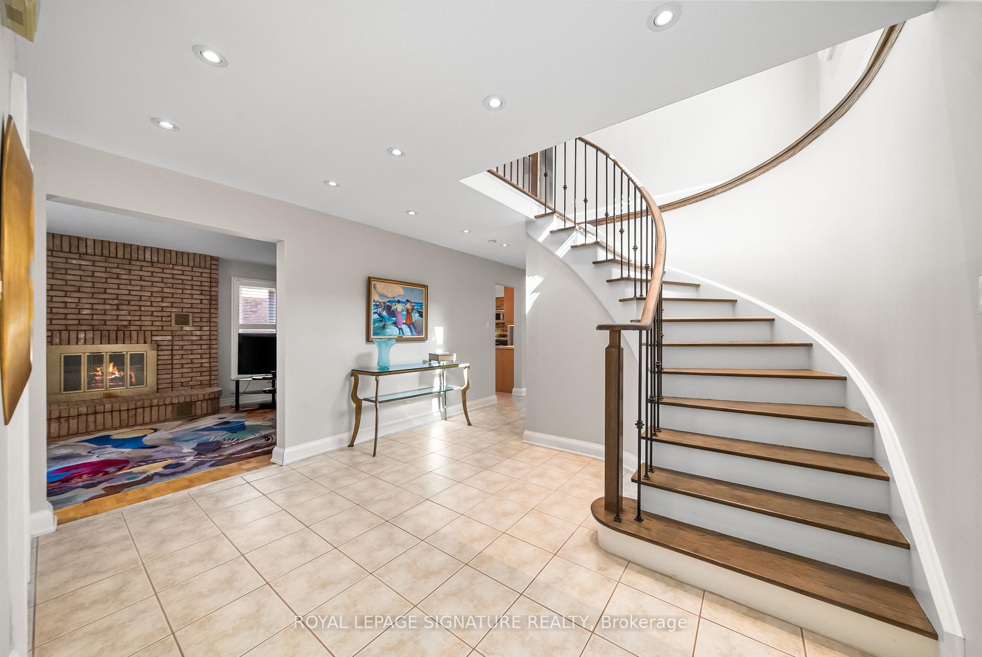 Photo 5 of 21 Sonny Street, Vaughan, Maple — HOMEH