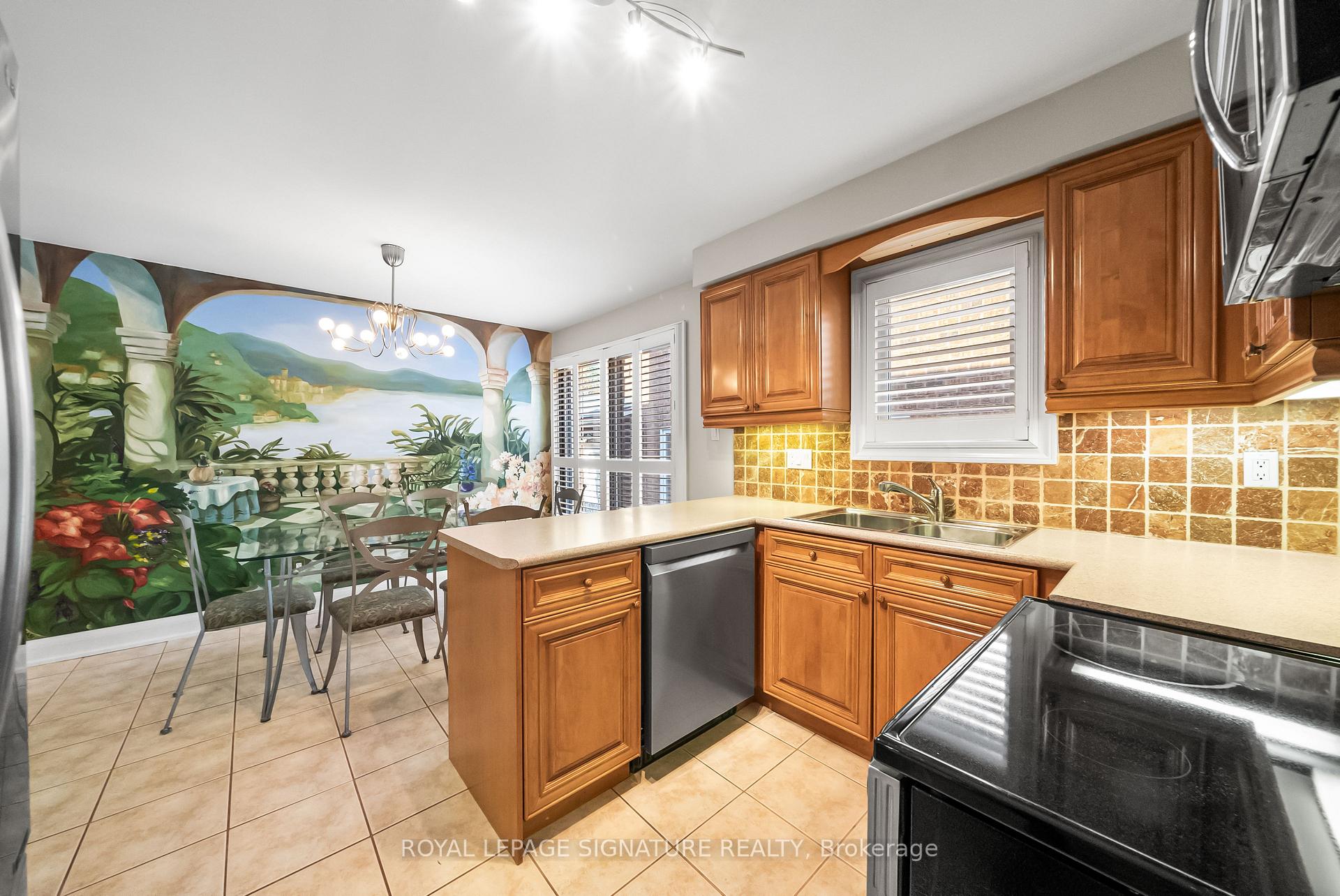 Photo 7 of 21 Sonny Street, Vaughan, Maple — HOMEH