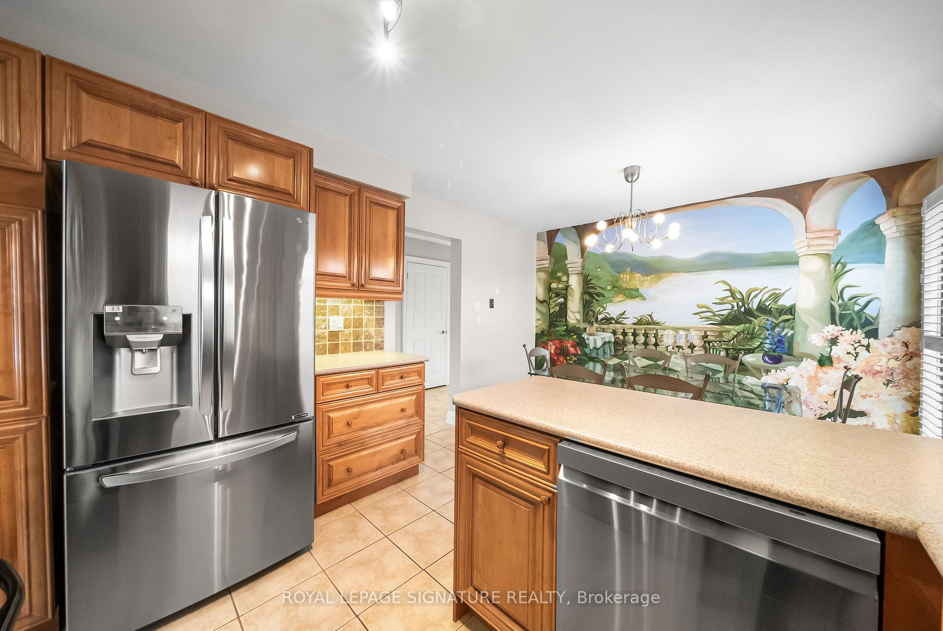 Photo 8 of 21 Sonny Street, Vaughan, Maple — HOMEH