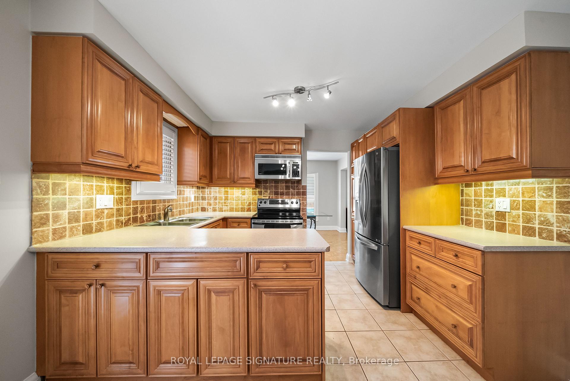 Photo 9 of 21 Sonny Street, Vaughan, Maple — HOMEH