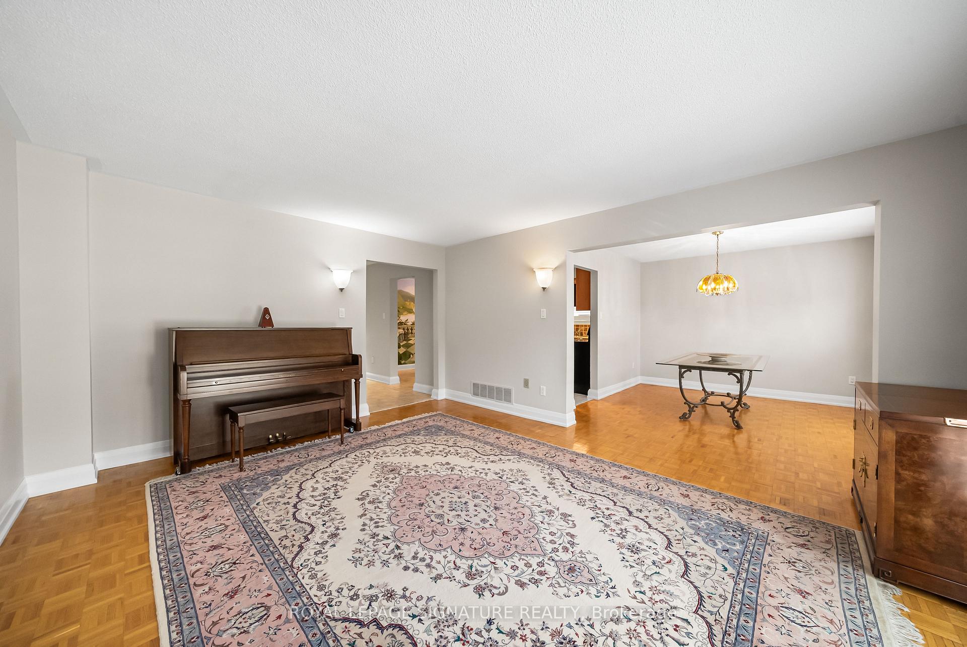 Photo 13 of 21 Sonny Street, Vaughan, Maple — HOMEH