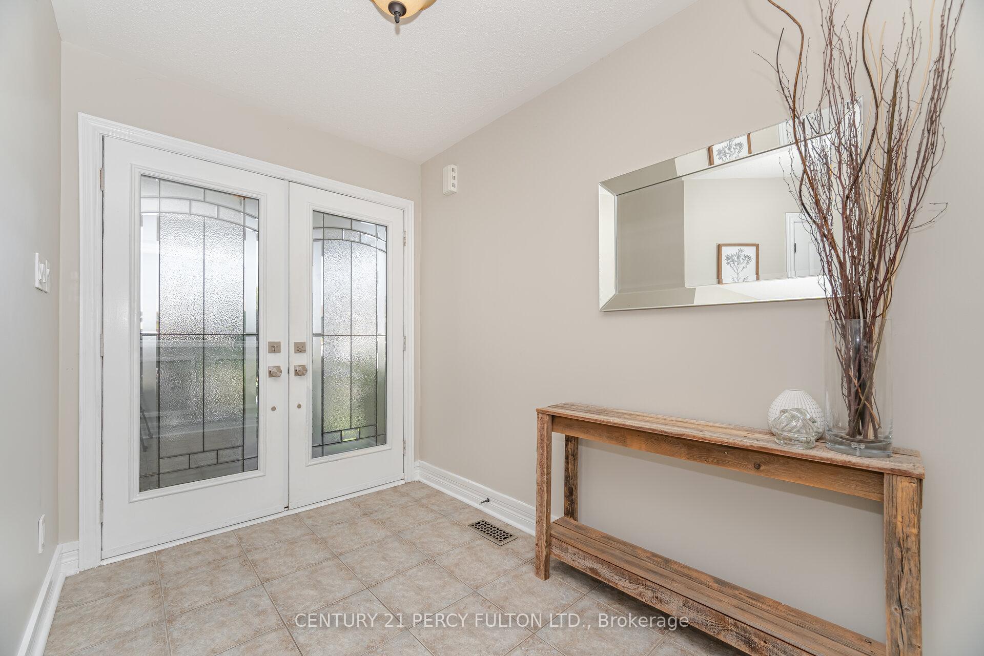 Photo 3 of 50 Cottage Crescent, Whitby, Rolling Acres — HOMEH